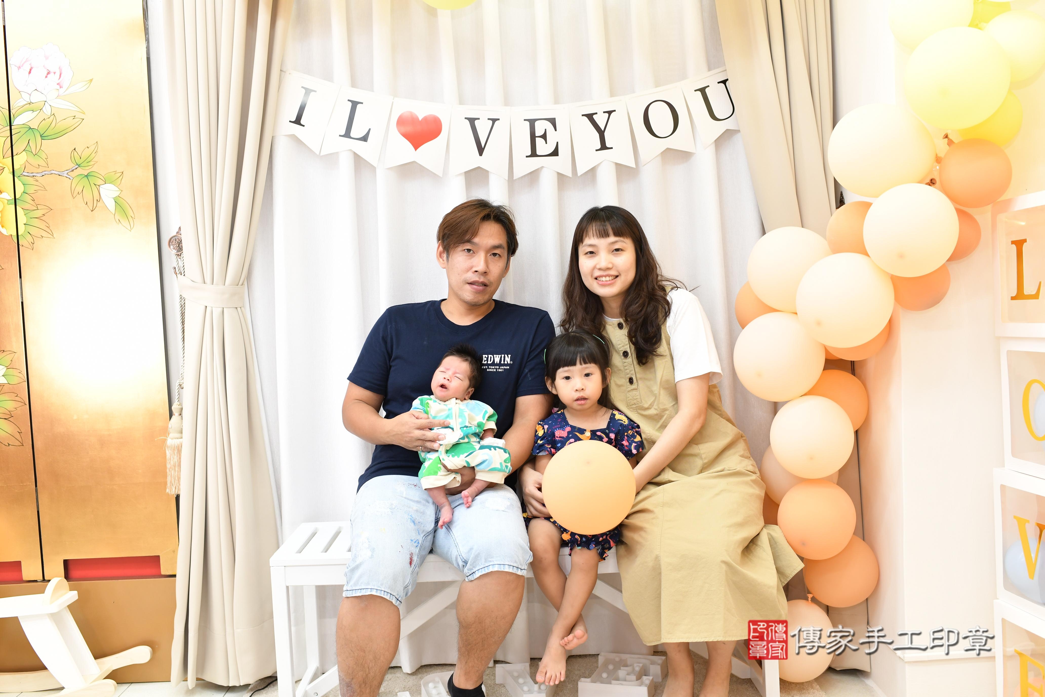 傳家手工印章高雄店、抓周、度脺、中國風會場、傳家嬰兒古禮、吉祥話、抓周道具物品24種、拍照。抓周證書。寶寶抓周、滿周歲、生日快樂、祝福