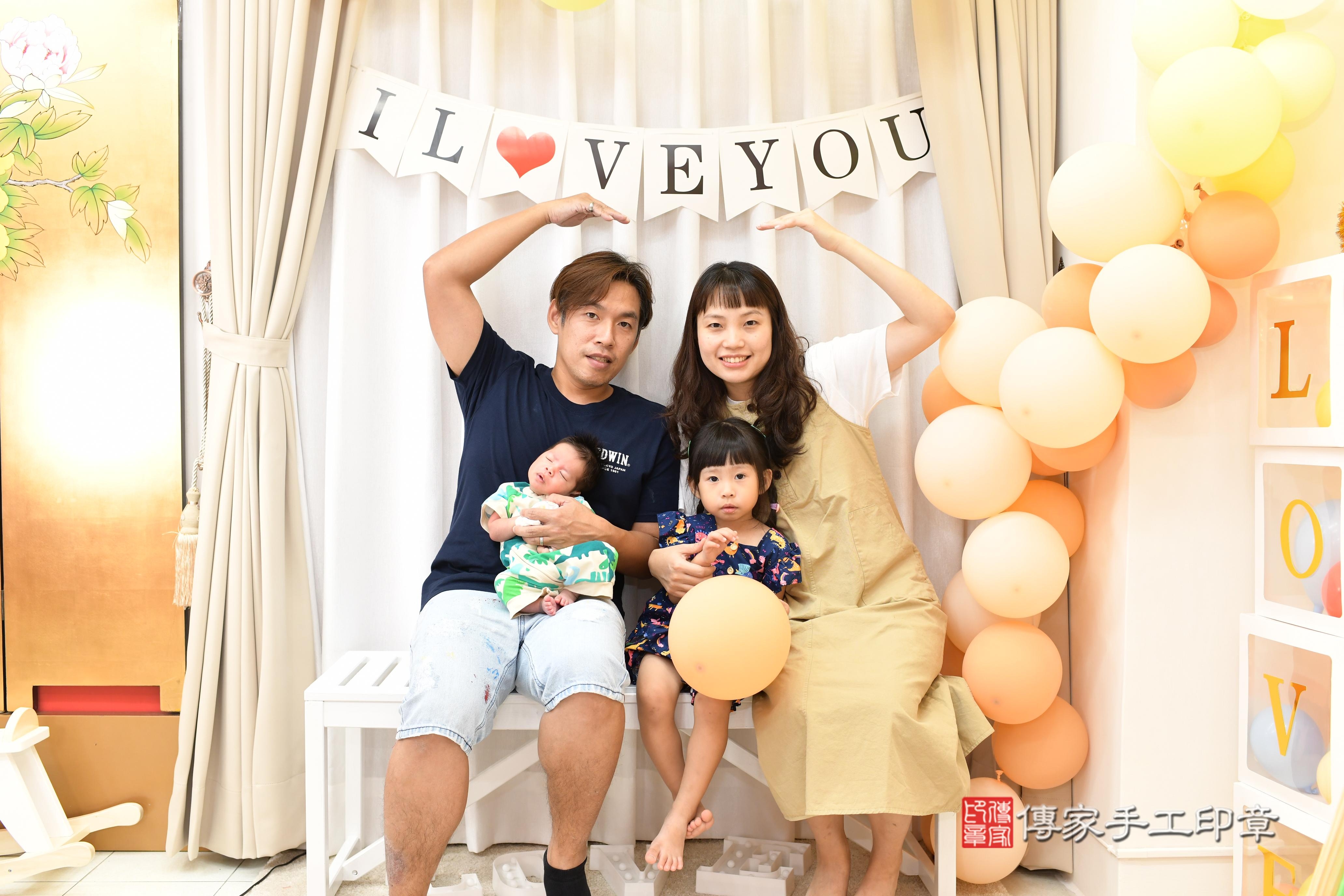 傳家手工印章高雄店、抓周、度脺、中國風會場、傳家嬰兒古禮、吉祥話、抓周道具物品24種、拍照。抓周證書。寶寶抓周、滿周歲、生日快樂、祝福