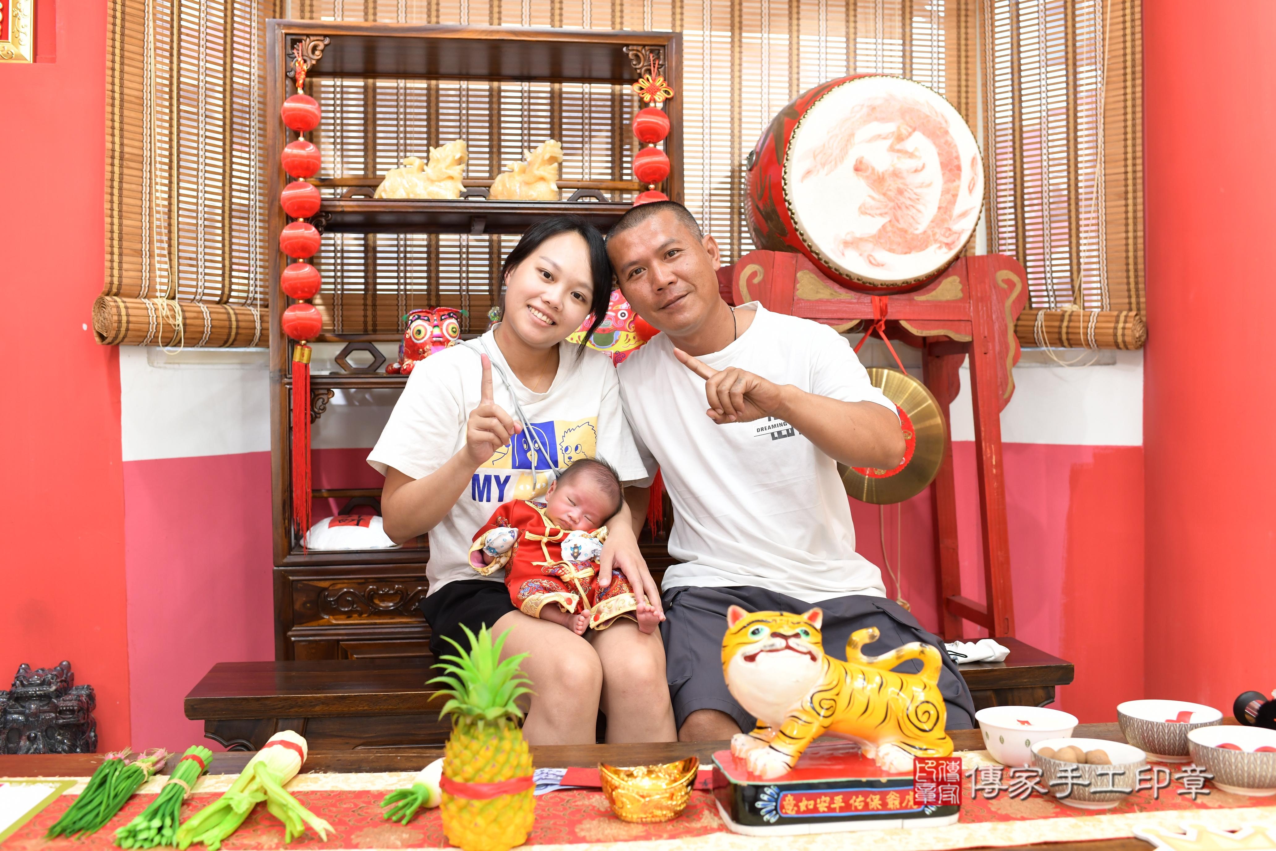 傳家手工印章高雄店、抓周、度脺、中國風會場、傳家嬰兒古禮、吉祥話、抓周道具物品24種、拍照。抓周證書。寶寶抓周、滿周歲、生日快樂、祝福