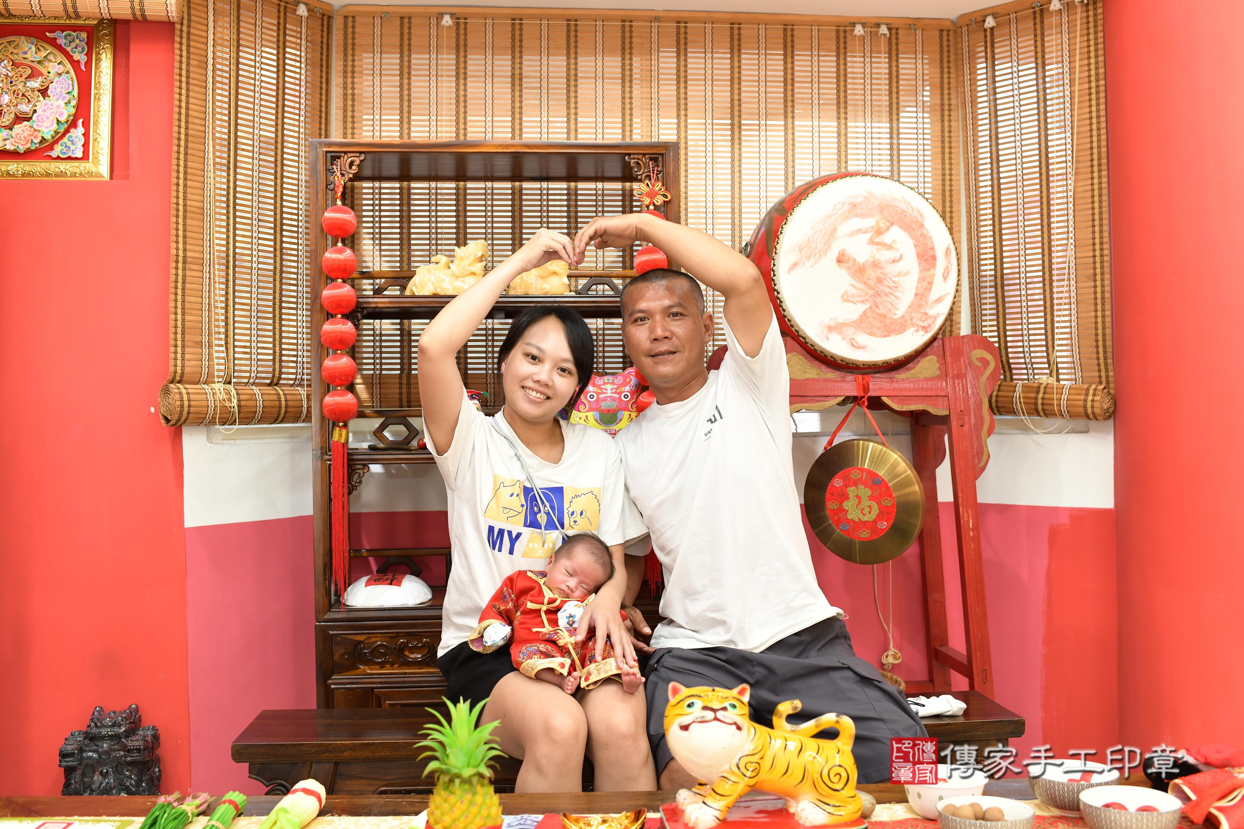 傳家手工印章高雄店、抓周、度脺、中國風會場、傳家嬰兒古禮、吉祥話、抓周道具物品24種、拍照。抓周證書。寶寶抓周、滿周歲、生日快樂、祝福