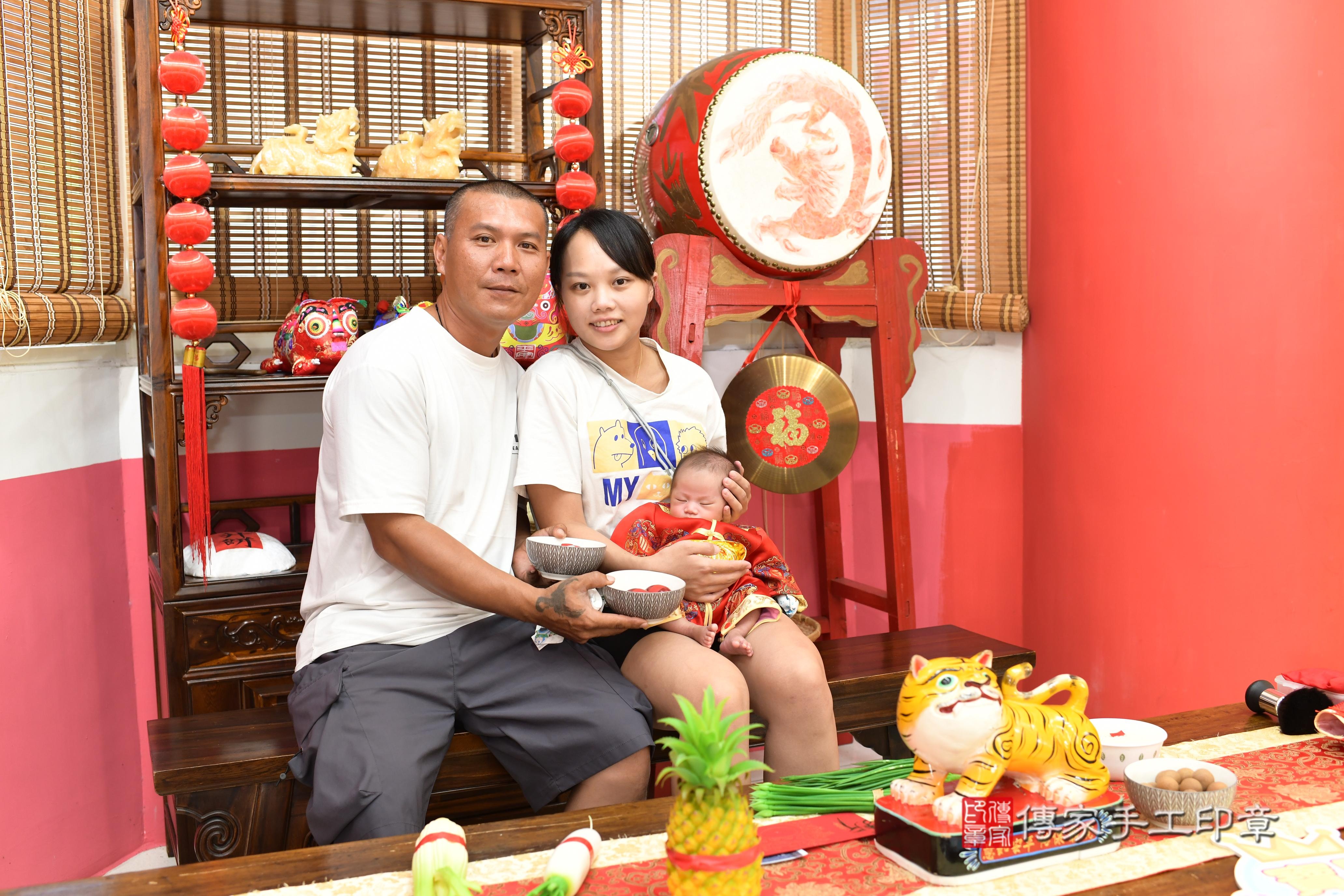 傳家手工印章高雄店、抓周、度脺、中國風會場、傳家嬰兒古禮、吉祥話、抓周道具物品24種、拍照。抓周證書。寶寶抓周、滿周歲、生日快樂、祝福