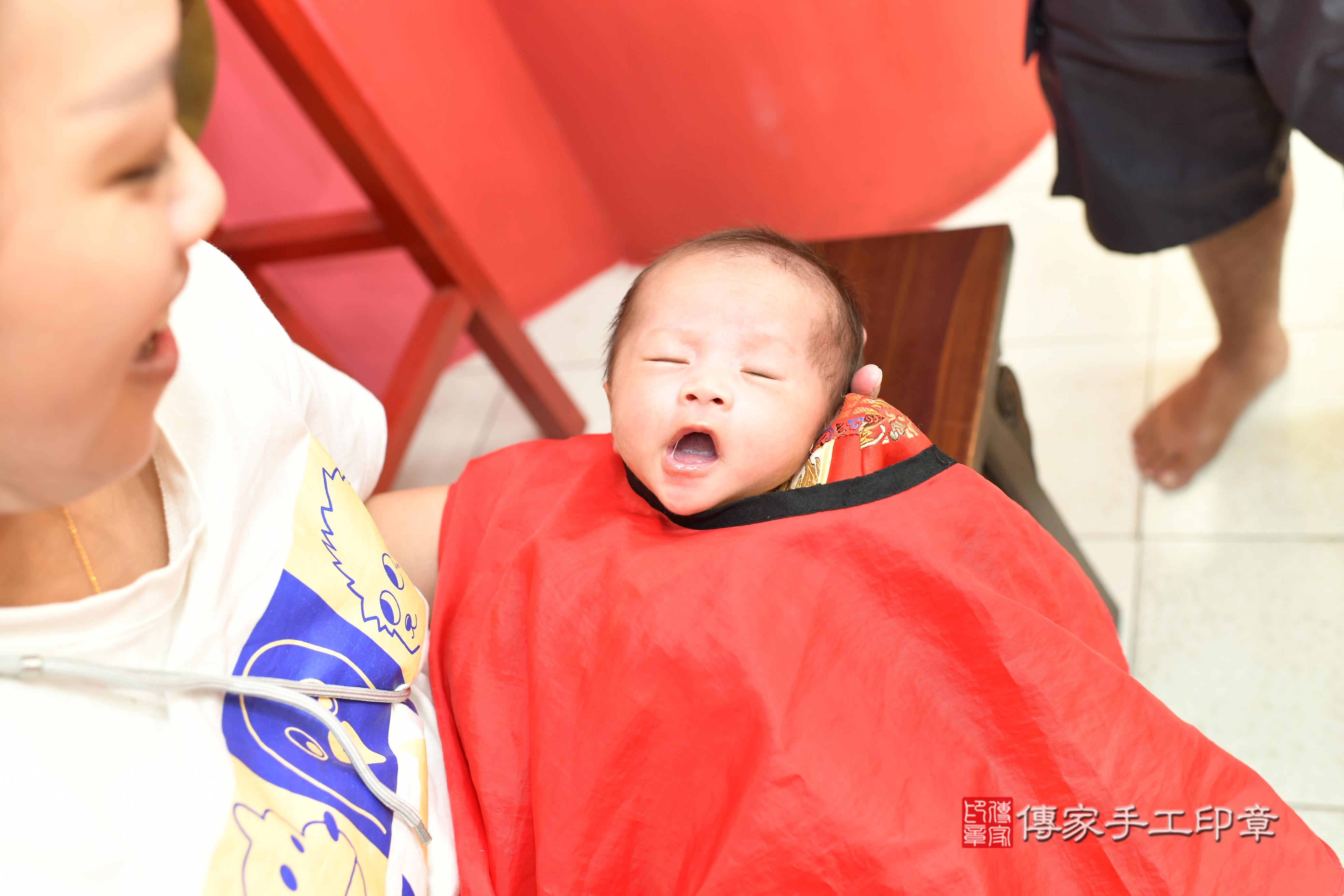 傳家手工印章高雄店、抓周、度脺、中國風會場、傳家嬰兒古禮、吉祥話、抓周道具物品24種、拍照。抓周證書。寶寶抓周、滿周歲、生日快樂、祝福