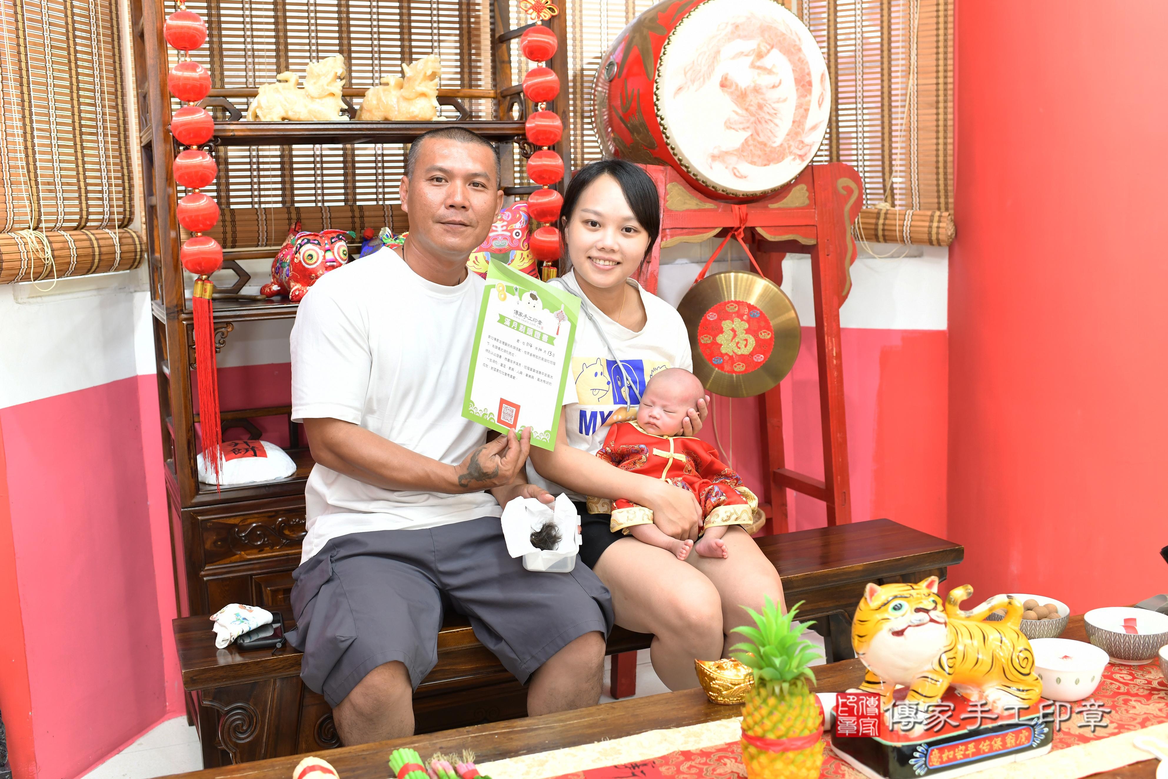 傳家手工印章高雄店、抓周、度脺、中國風會場、傳家嬰兒古禮、吉祥話、抓周道具物品24種、拍照。抓周證書。寶寶抓周、滿周歲、生日快樂、祝福