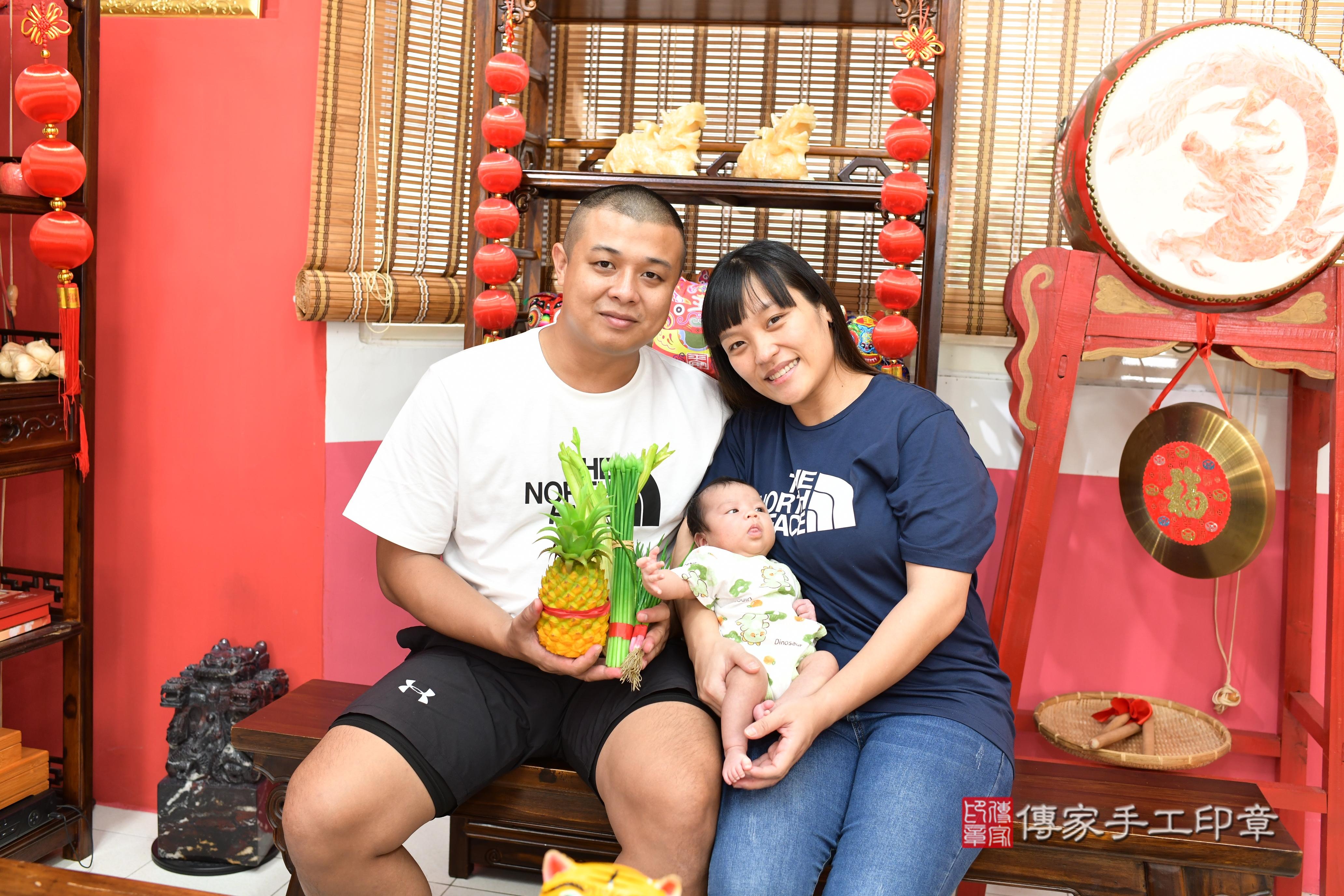 傳家手工印章高雄店、抓周、度脺、中國風會場、傳家嬰兒古禮、吉祥話、抓周道具物品24種、拍照。抓周證書。寶寶抓周、滿周歲、生日快樂、祝福