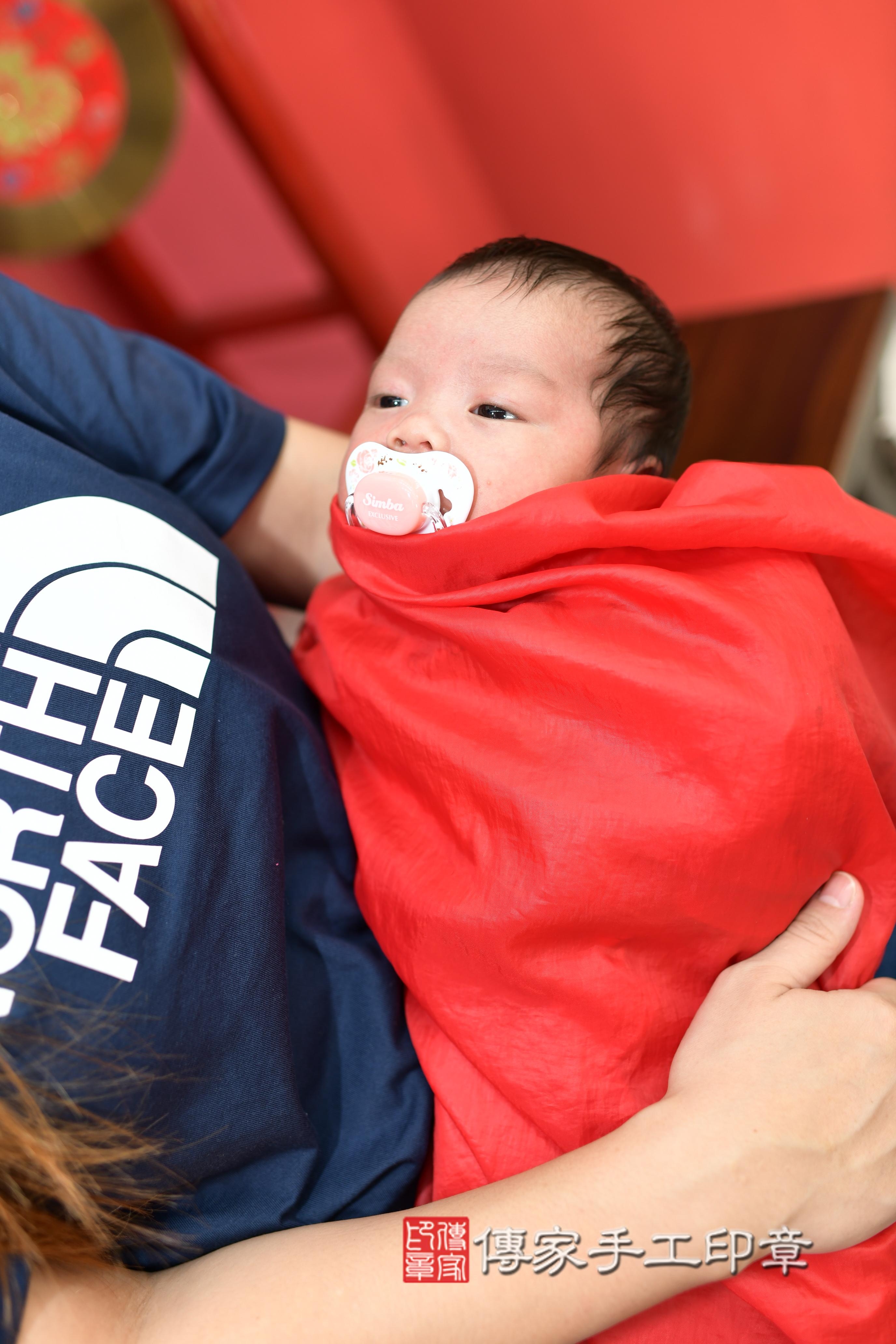 傳家手工印章高雄店、抓周、度脺、中國風會場、傳家嬰兒古禮、吉祥話、抓周道具物品24種、拍照。抓周證書。寶寶抓周、滿周歲、生日快樂、祝福