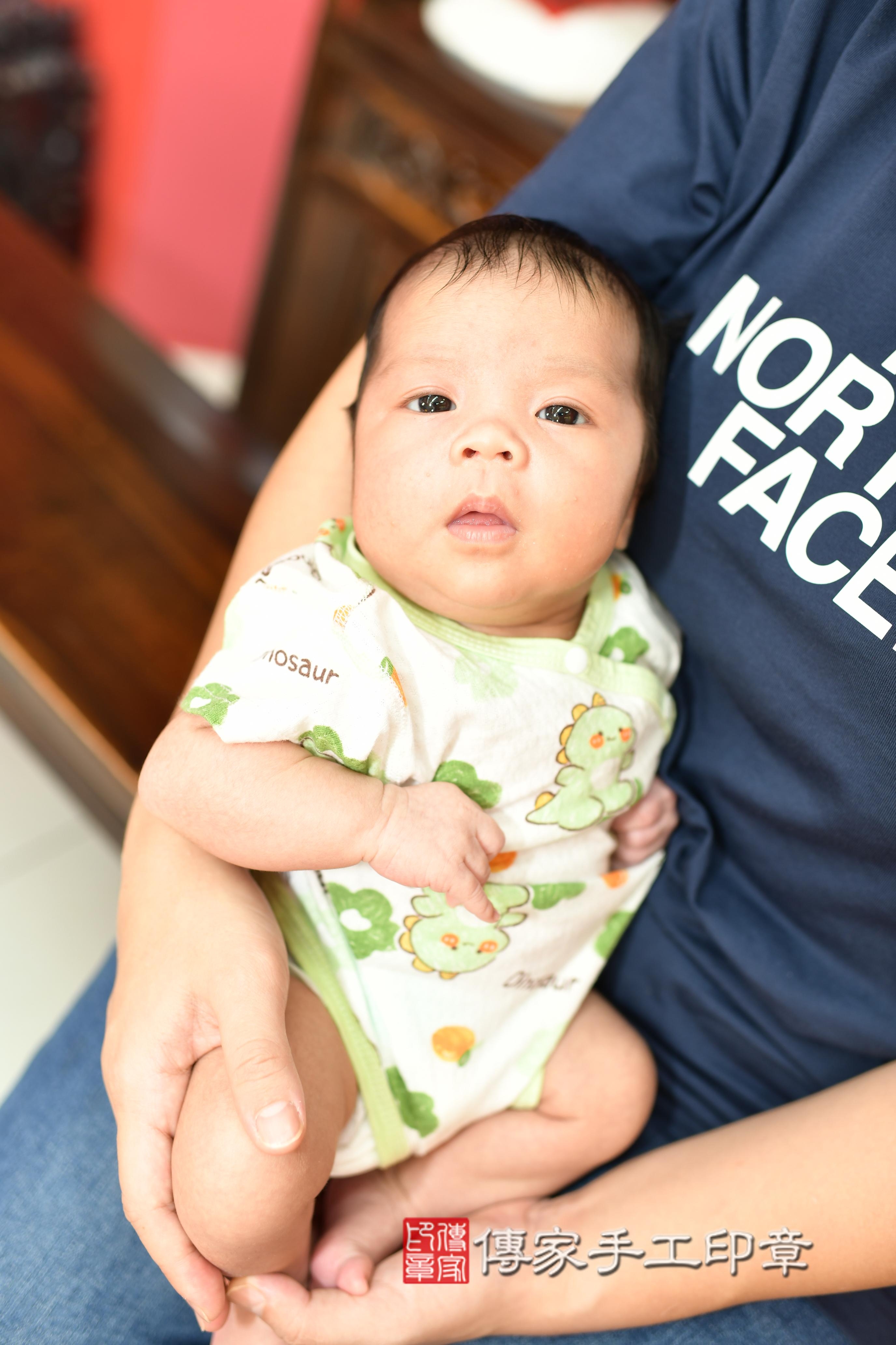 傳家手工印章高雄店、抓周、度脺、中國風會場、傳家嬰兒古禮、吉祥話、抓周道具物品24種、拍照。抓周證書。寶寶抓周、滿周歲、生日快樂、祝福