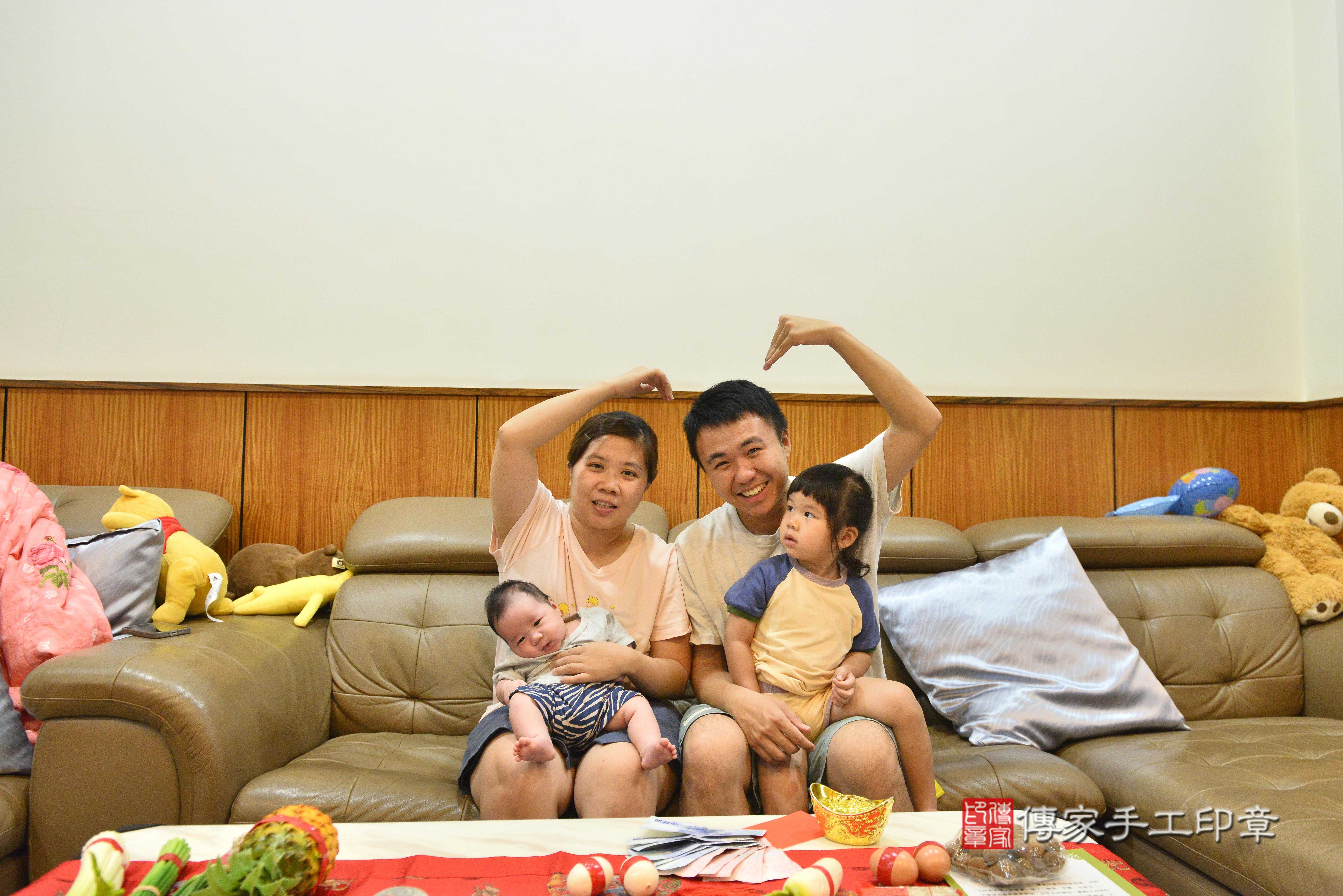 傳家手工印章高雄店、抓周、度脺、中國風會場、傳家嬰兒古禮、吉祥話、抓周道具物品24種、拍照。抓周證書。寶寶抓周、滿周歲、生日快樂、祝福 傳家手工印章高雄店、抓周、度脺、中國風會場、傳家嬰兒古禮、吉祥話、抓周道具物品24種、拍照。抓周證書。寶寶抓周、滿周歲、生日快樂、祝福