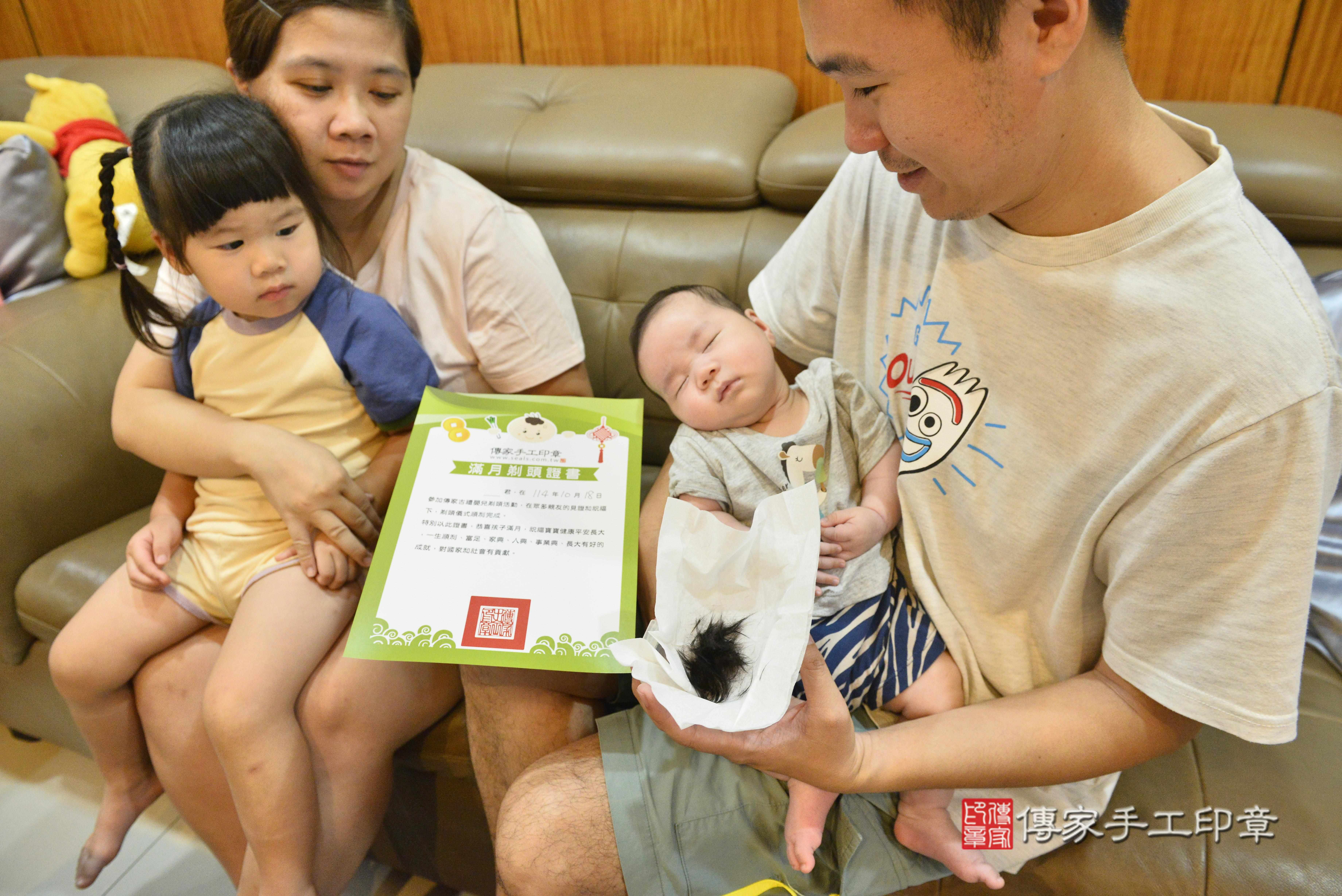 傳家手工印章高雄店、抓周、度脺、中國風會場、傳家嬰兒古禮、吉祥話、抓周道具物品24種、拍照。抓周證書。寶寶抓周、滿周歲、生日快樂、祝福