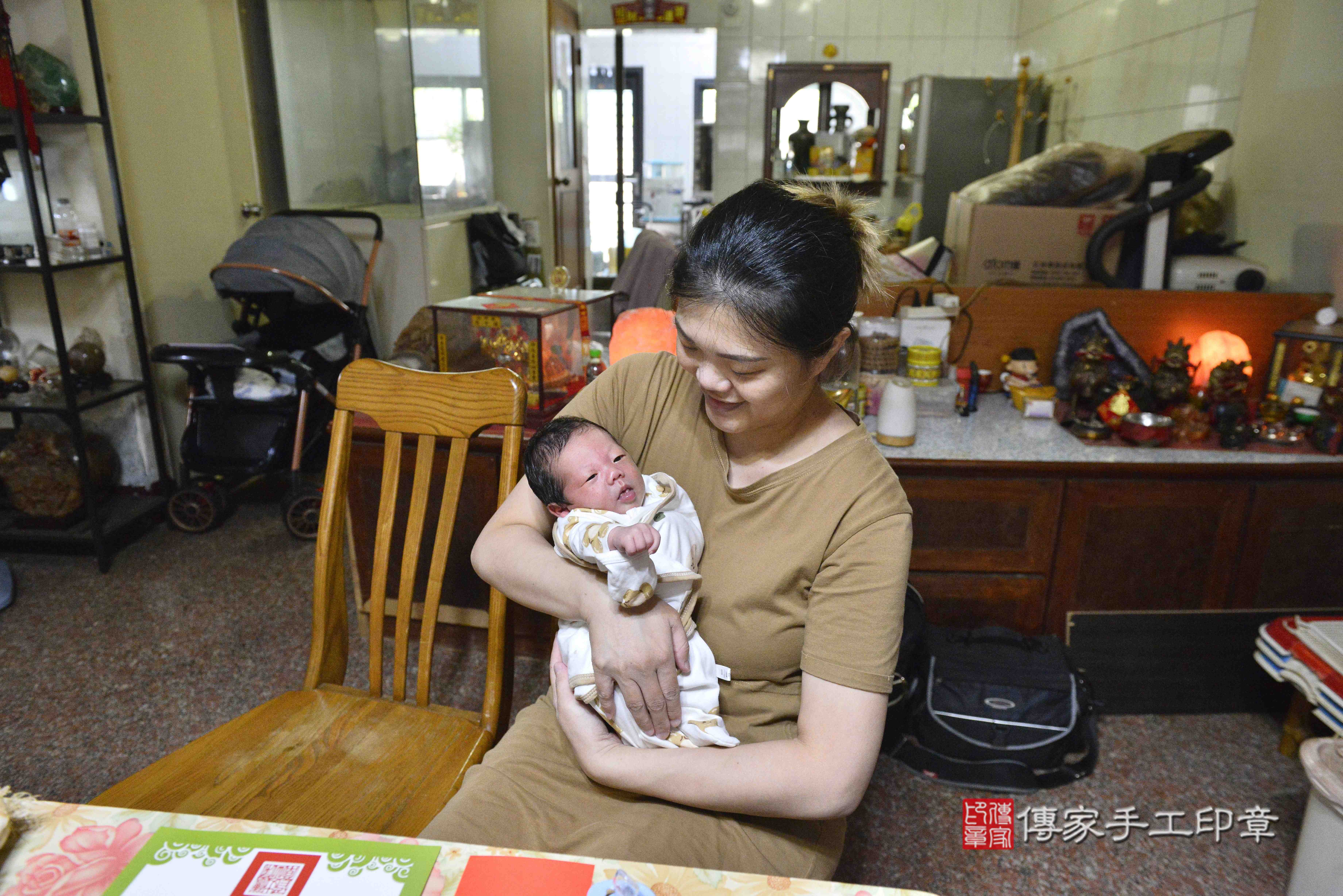 傳家手工印章高雄店、抓周、度脺、中國風會場、傳家嬰兒古禮、吉祥話、抓周道具物品24種、拍照。抓周證書。寶寶抓周、滿周歲、生日快樂、祝福