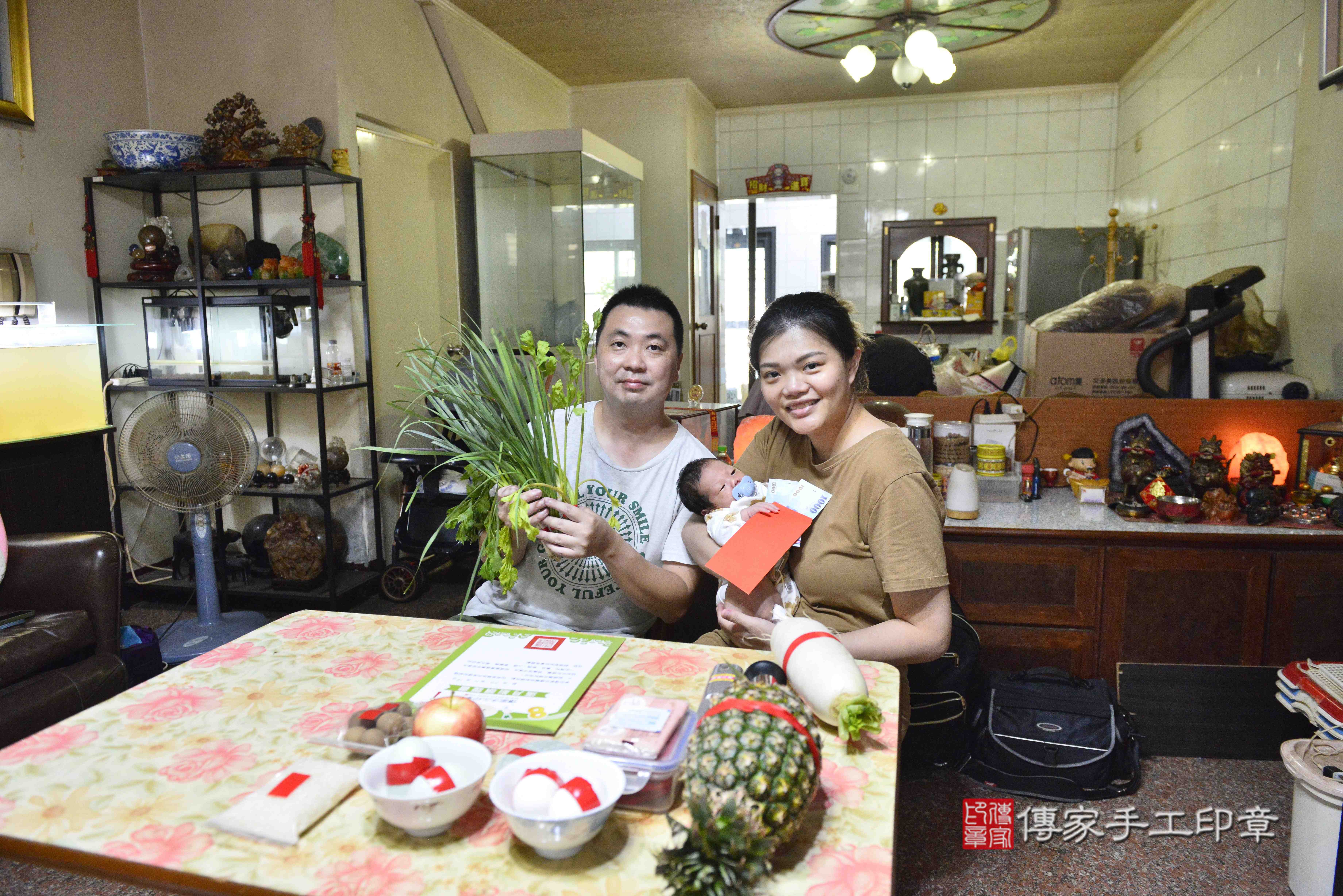 傳家手工印章高雄店、抓周、度脺、中國風會場、傳家嬰兒古禮、吉祥話、抓周道具物品24種、拍照。抓周證書。寶寶抓周、滿周歲、生日快樂、祝福