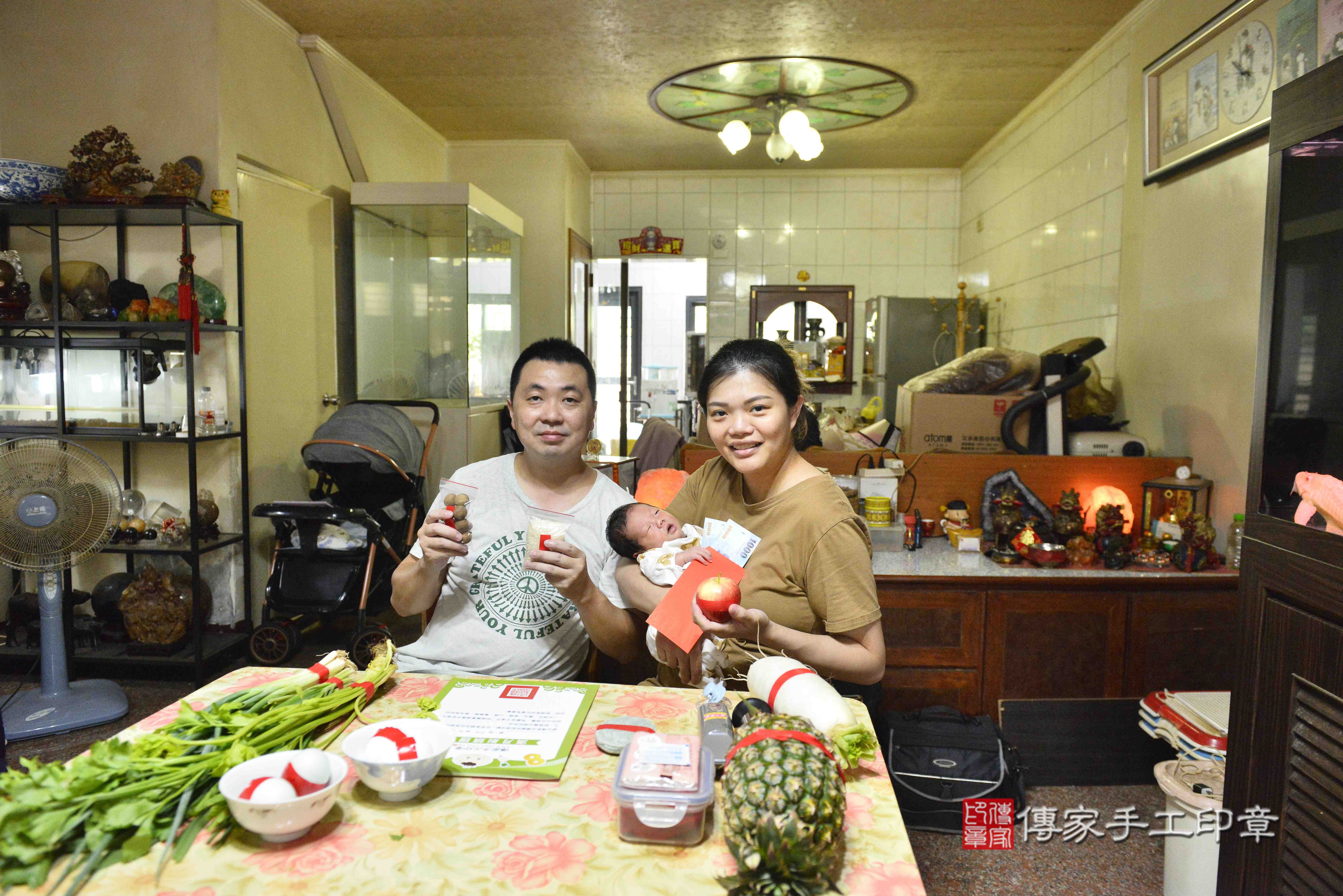 傳家手工印章高雄店、抓周、度脺、中國風會場、傳家嬰兒古禮、吉祥話、抓周道具物品24種、拍照。抓周證書。寶寶抓周、滿周歲、生日快樂、祝福