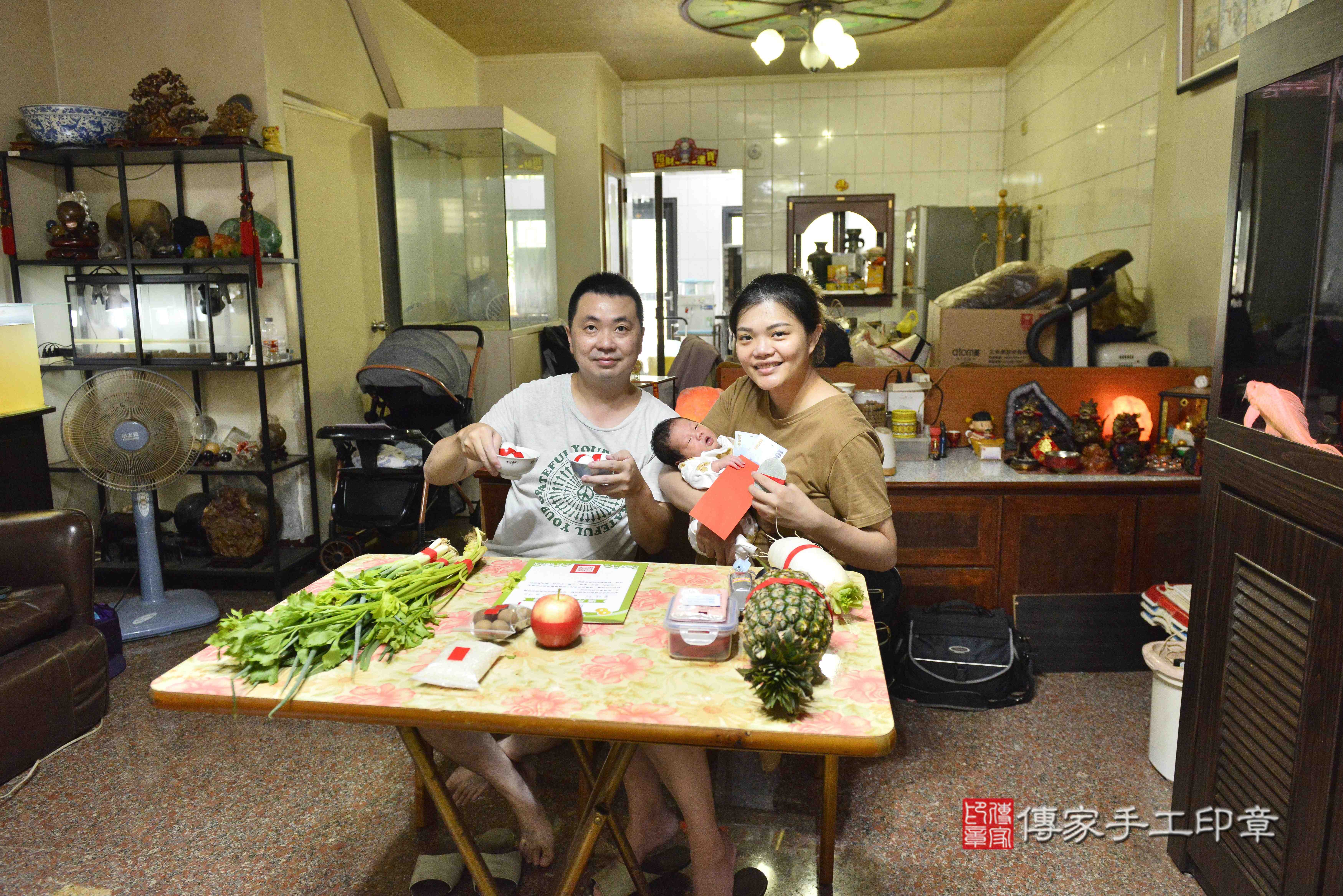 傳家手工印章高雄店、抓周、度脺、中國風會場、傳家嬰兒古禮、吉祥話、抓周道具物品24種、拍照。抓周證書。寶寶抓周、滿周歲、生日快樂、祝福