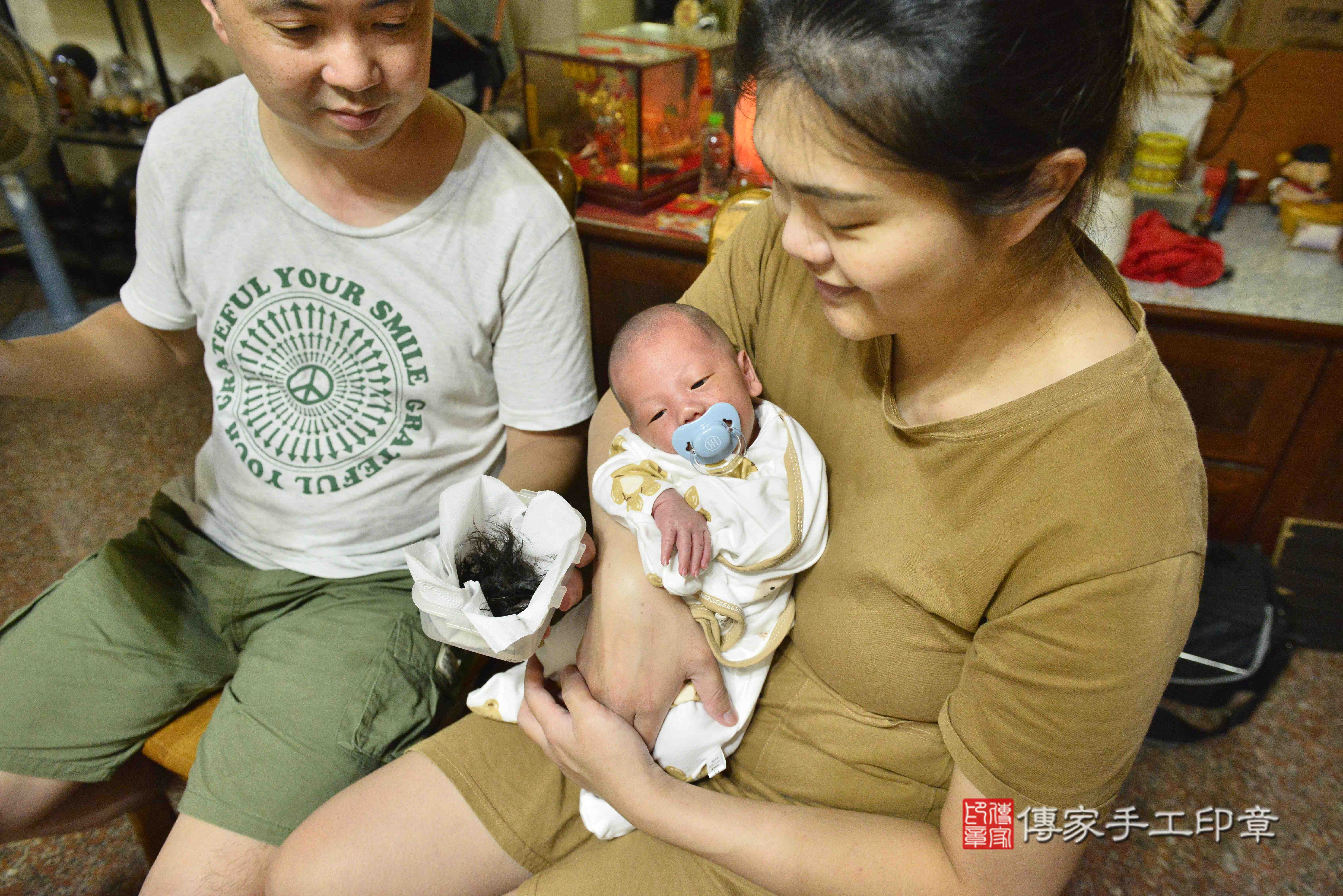傳家手工印章高雄店、抓周、度脺、中國風會場、傳家嬰兒古禮、吉祥話、抓周道具物品24種、拍照。抓周證書。寶寶抓周、滿周歲、生日快樂、祝福