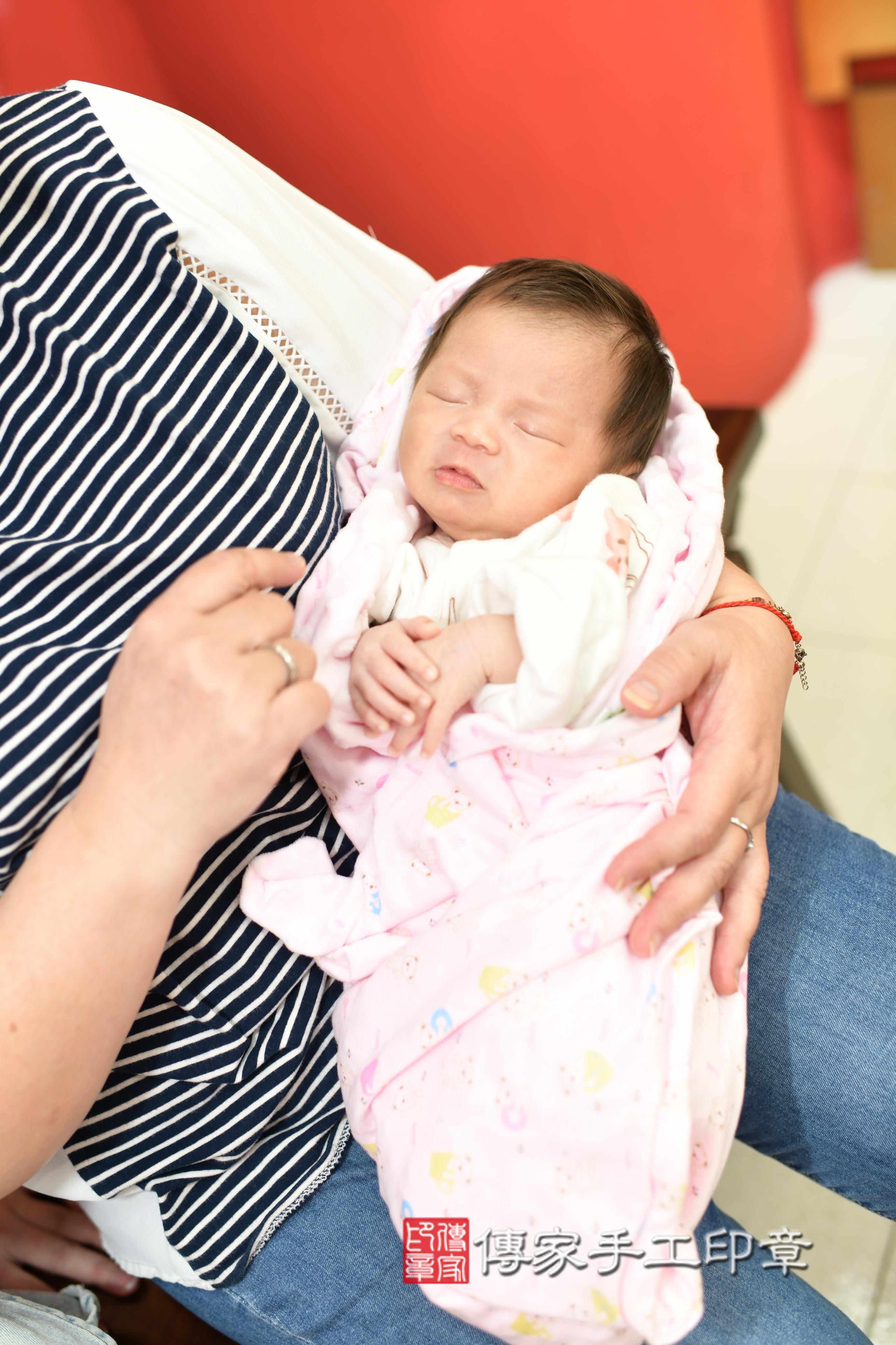 傳家手工印章高雄店、抓周、度脺、中國風會場、傳家嬰兒古禮、吉祥話、抓周道具物品24種、拍照。抓周證書。寶寶抓周、滿周歲、生日快樂、祝福 傳家手工印章高雄店、抓周、度脺、中國風會場、傳家嬰兒古禮、吉祥話、抓周道具物品24種、拍照。抓周證書。寶寶抓周、滿周歲、生日快樂、祝福