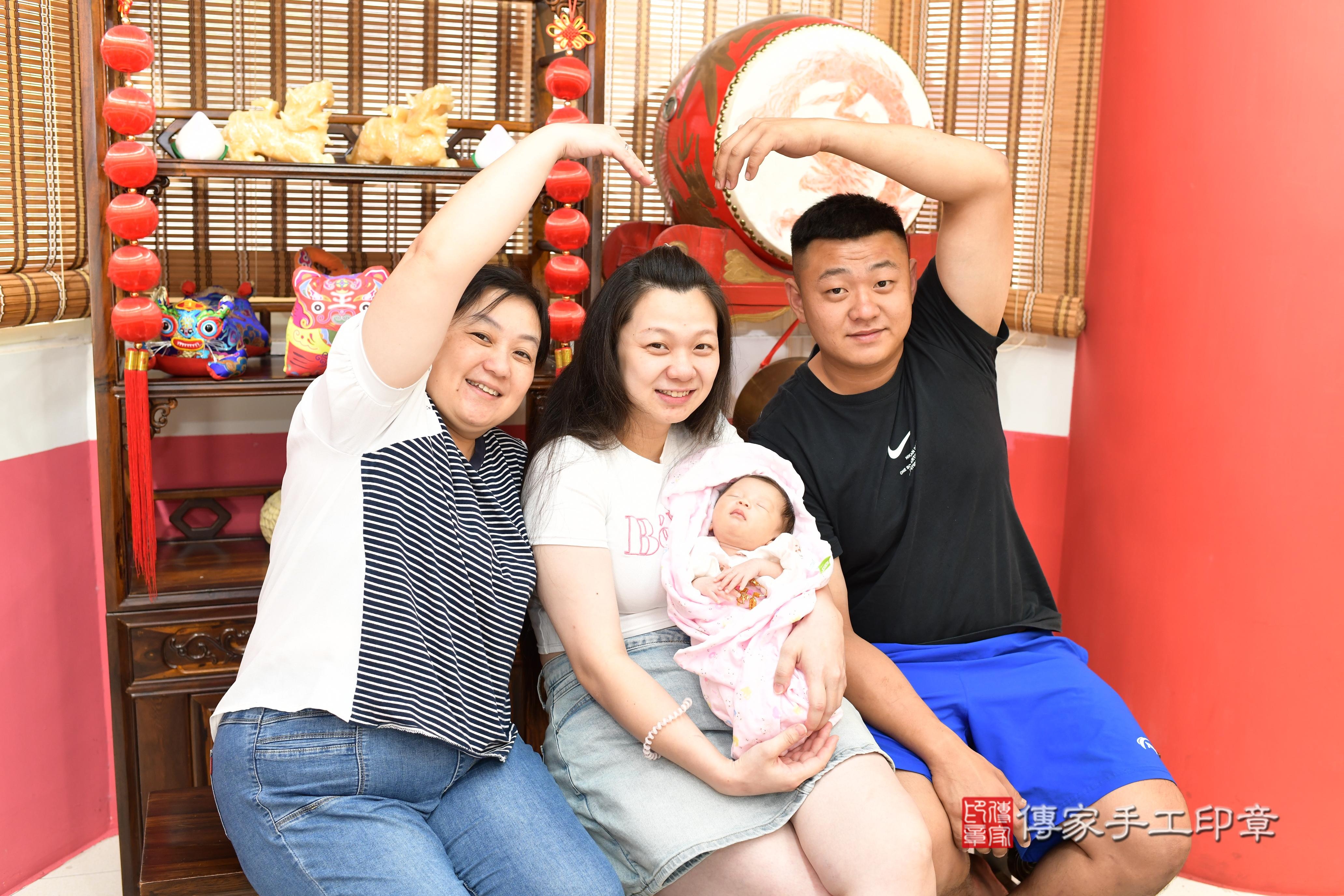 傳家手工印章高雄店、抓周、度脺、中國風會場、傳家嬰兒古禮、吉祥話、抓周道具物品24種、拍照。抓周證書。寶寶抓周、滿周歲、生日快樂、祝福 傳家手工印章高雄店、抓周、度脺、中國風會場、傳家嬰兒古禮、吉祥話、抓周道具物品24種、拍照。抓周證書。寶寶抓周、滿周歲、生日快樂、祝福