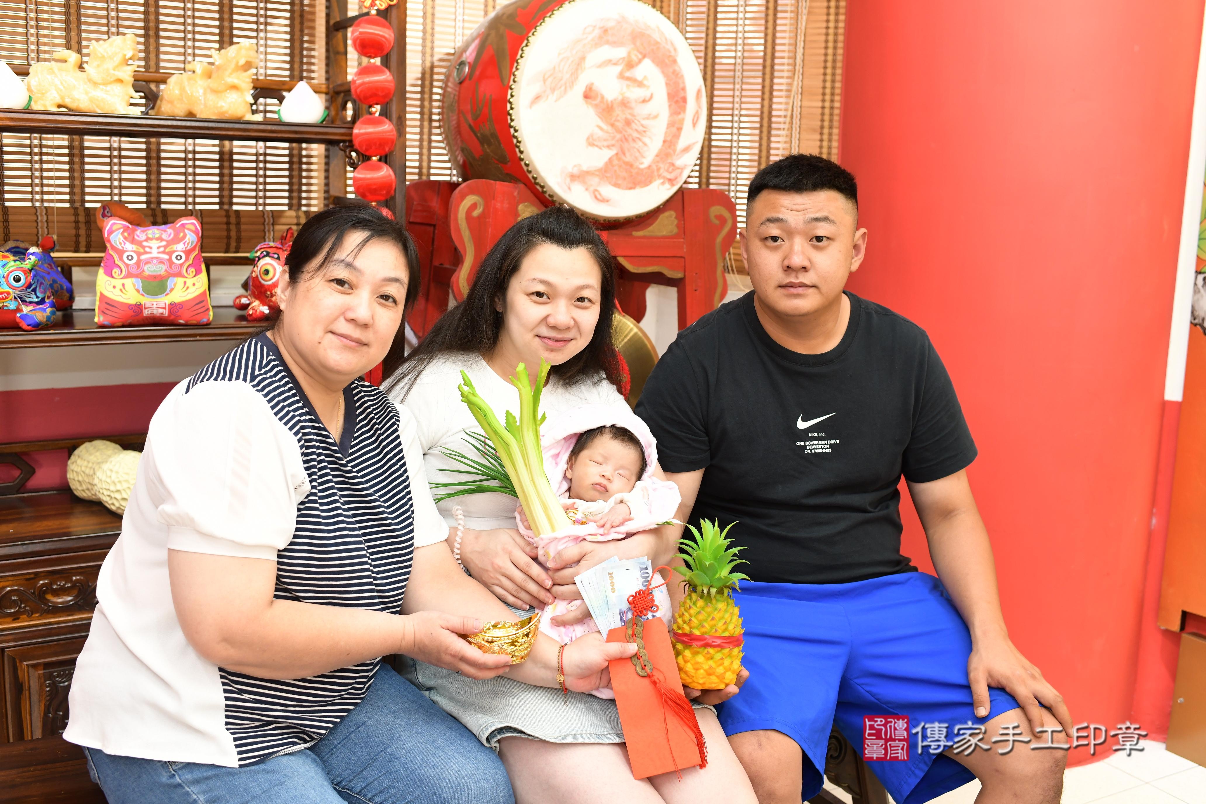 傳家手工印章高雄店、抓周、度脺、中國風會場、傳家嬰兒古禮、吉祥話、抓周道具物品24種、拍照。抓周證書。寶寶抓周、滿周歲、生日快樂、祝福