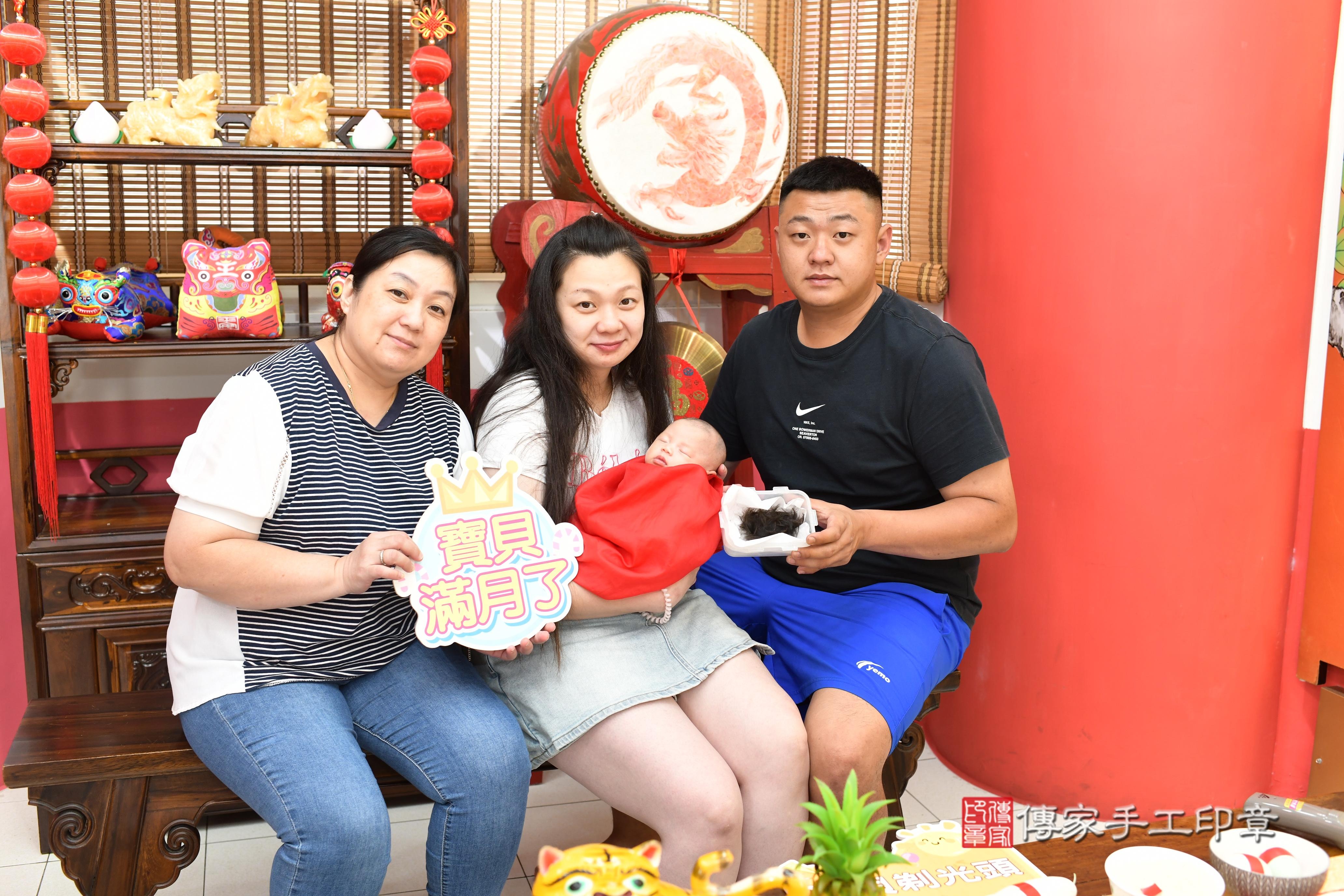 傳家手工印章高雄店、抓周、度脺、中國風會場、傳家嬰兒古禮、吉祥話、抓周道具物品24種、拍照。抓周證書。寶寶抓周、滿周歲、生日快樂、祝福