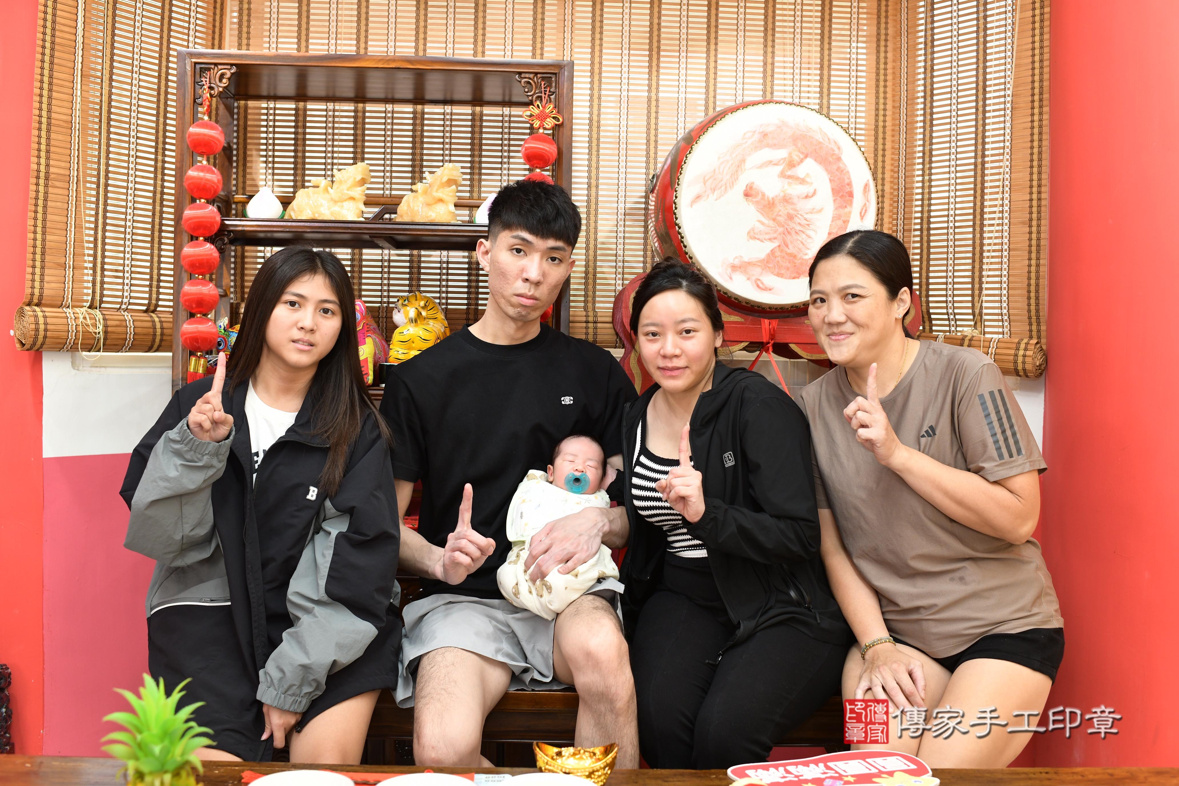 傳家手工印章高雄店、抓周、度脺、中國風會場、傳家嬰兒古禮、吉祥話、抓周道具物品24種、拍照。抓周證書。寶寶抓周、滿周歲、生日快樂、祝福 傳家手工印章高雄店、抓周、度脺、中國風會場、傳家嬰兒古禮、吉祥話、抓周道具物品24種、拍照。抓周證書。寶寶抓周、滿周歲、生日快樂、祝福