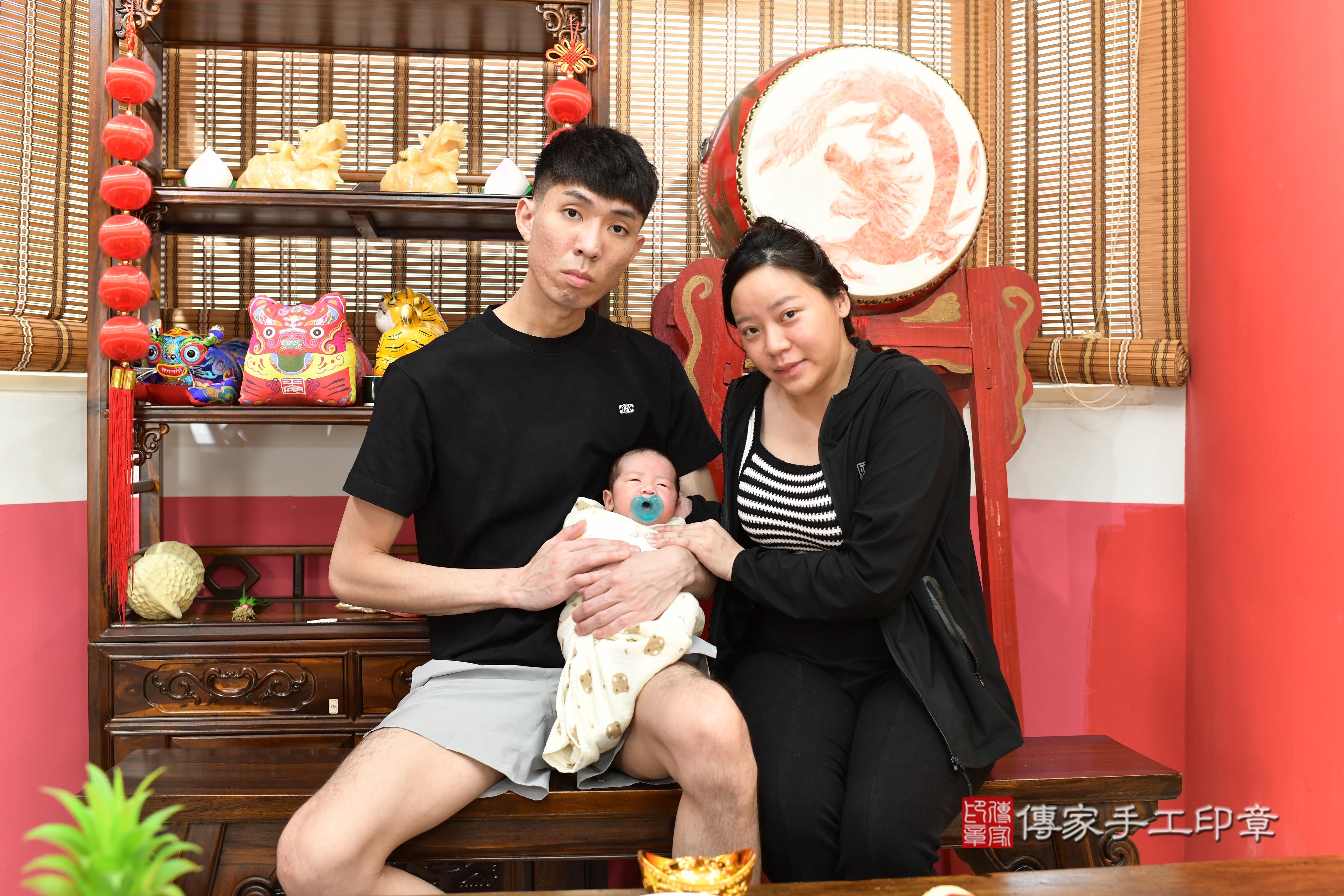 傳家手工印章高雄店、抓周、度脺、中國風會場、傳家嬰兒古禮、吉祥話、抓周道具物品24種、拍照。抓周證書。寶寶抓周、滿周歲、生日快樂、祝福 傳家手工印章高雄店、抓周、度脺、中國風會場、傳家嬰兒古禮、吉祥話、抓周道具物品24種、拍照。抓周證書。寶寶抓周、滿周歲、生日快樂、祝福