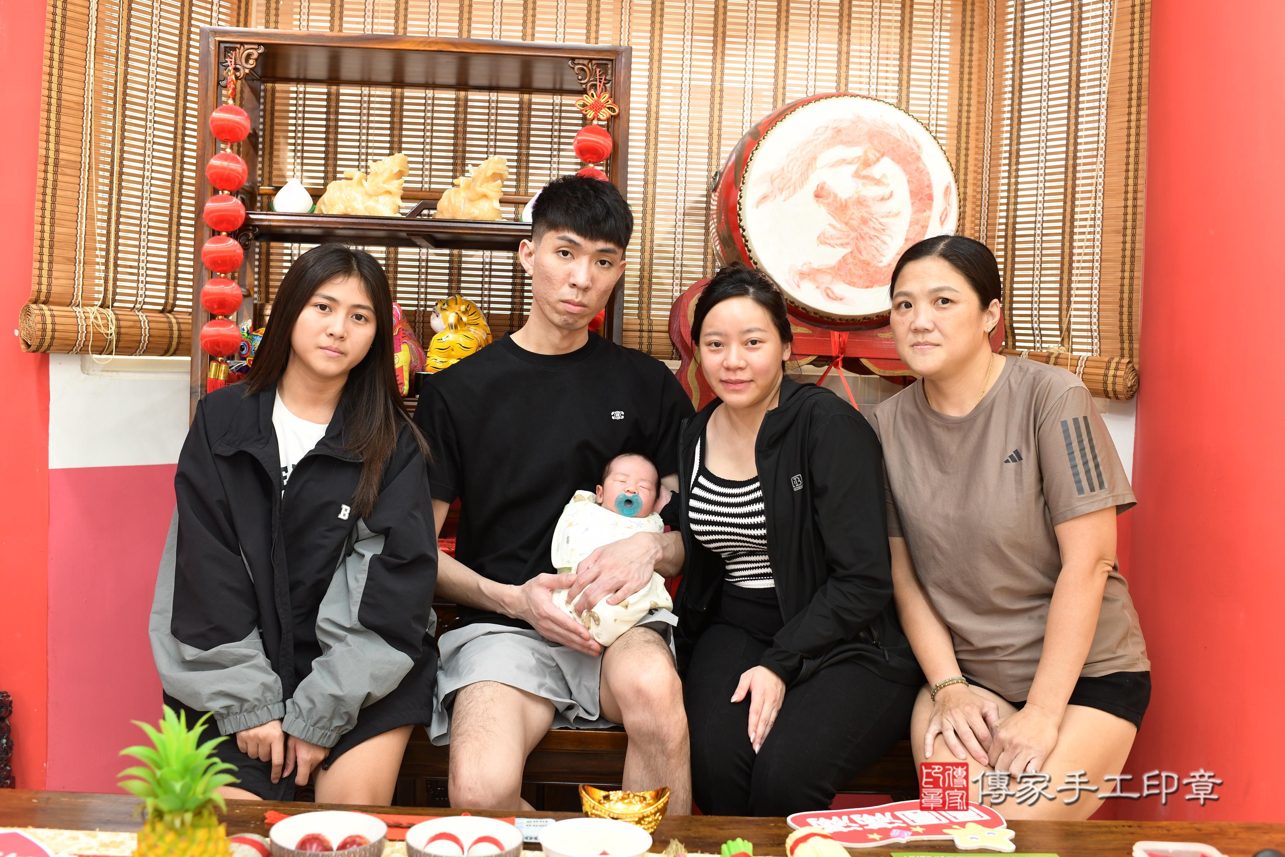 傳家手工印章高雄店、抓周、度脺、中國風會場、傳家嬰兒古禮、吉祥話、抓周道具物品24種、拍照。抓周證書。寶寶抓周、滿周歲、生日快樂、祝福 傳家手工印章高雄店、抓周、度脺、中國風會場、傳家嬰兒古禮、吉祥話、抓周道具物品24種、拍照。抓周證書。寶寶抓周、滿周歲、生日快樂、祝福