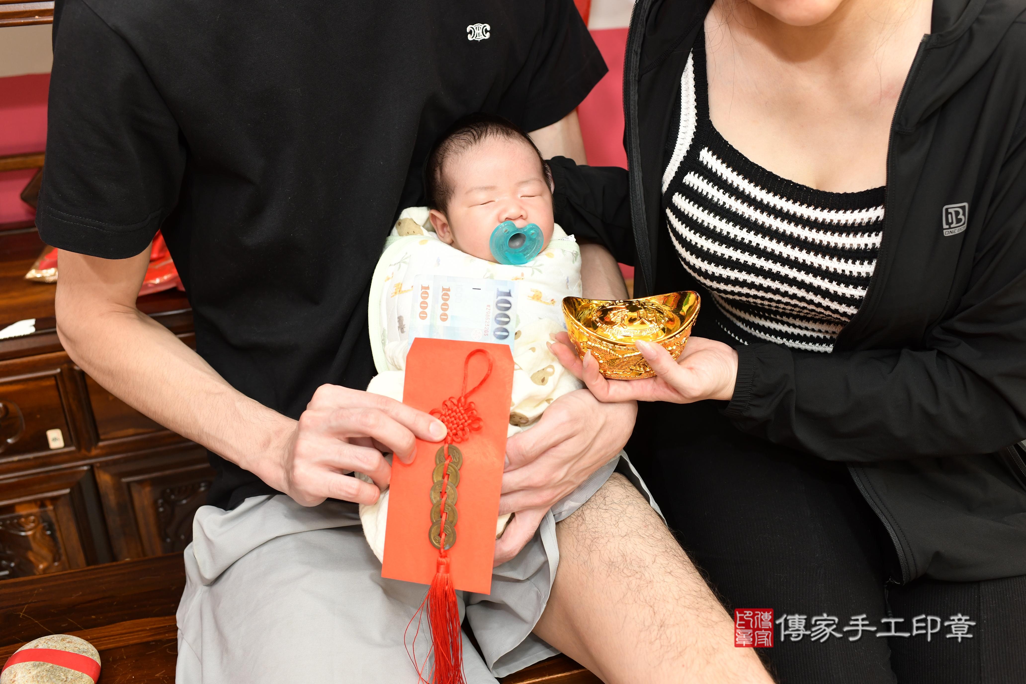 傳家手工印章高雄店、抓周、度脺、中國風會場、傳家嬰兒古禮、吉祥話、抓周道具物品24種、拍照。抓周證書。寶寶抓周、滿周歲、生日快樂、祝福