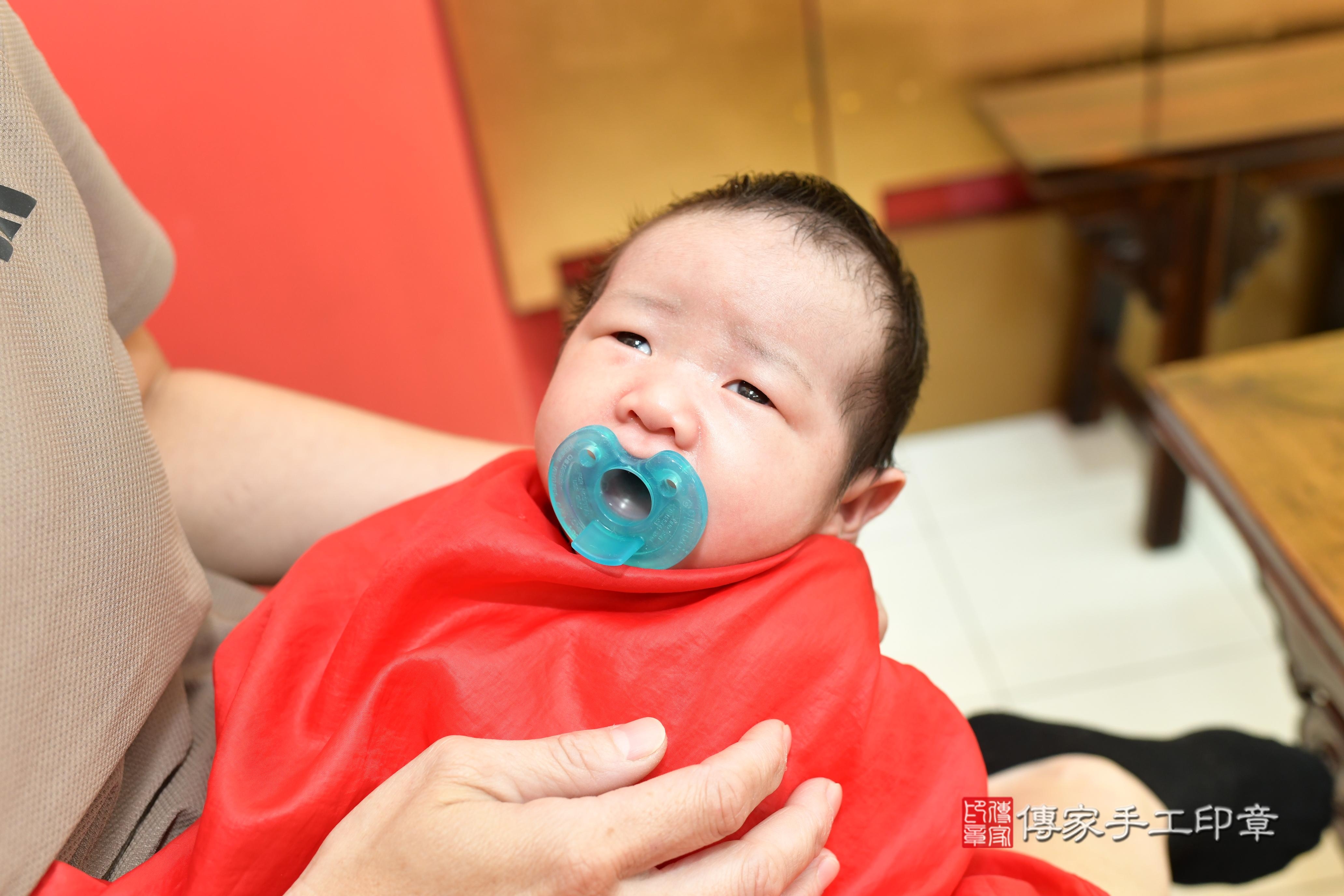 傳家手工印章高雄店、抓周、度脺、中國風會場、傳家嬰兒古禮、吉祥話、抓周道具物品24種、拍照。抓周證書。寶寶抓周、滿周歲、生日快樂、祝福 傳家手工印章高雄店、抓周、度脺、中國風會場、傳家嬰兒古禮、吉祥話、抓周道具物品24種、拍照。抓周證書。寶寶抓周、滿周歲、生日快樂、祝福