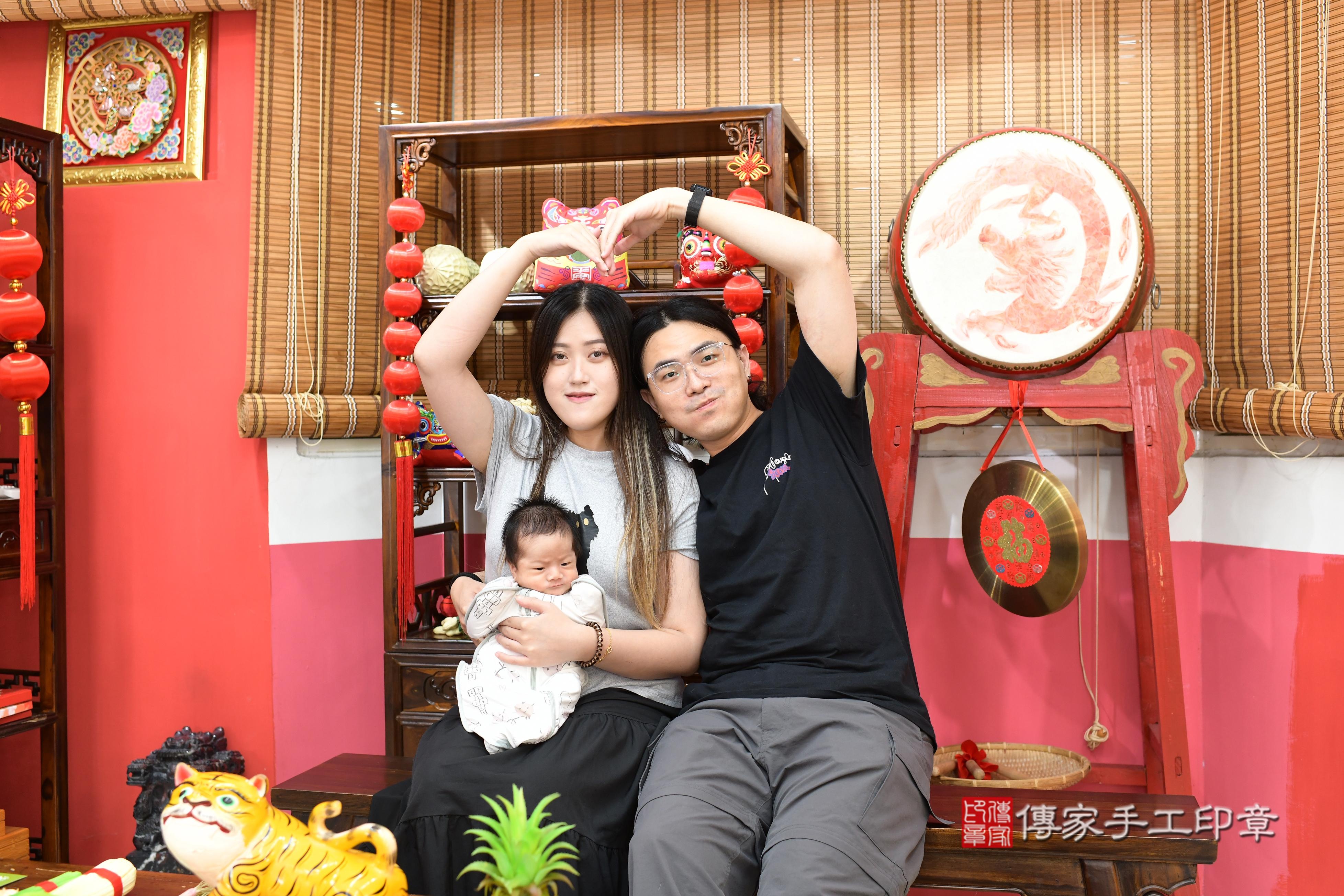 傳家手工印章高雄店、抓周、度脺、中國風會場、傳家嬰兒古禮、吉祥話、抓周道具物品24種、拍照。抓周證書。寶寶抓周、滿周歲、生日快樂、祝福