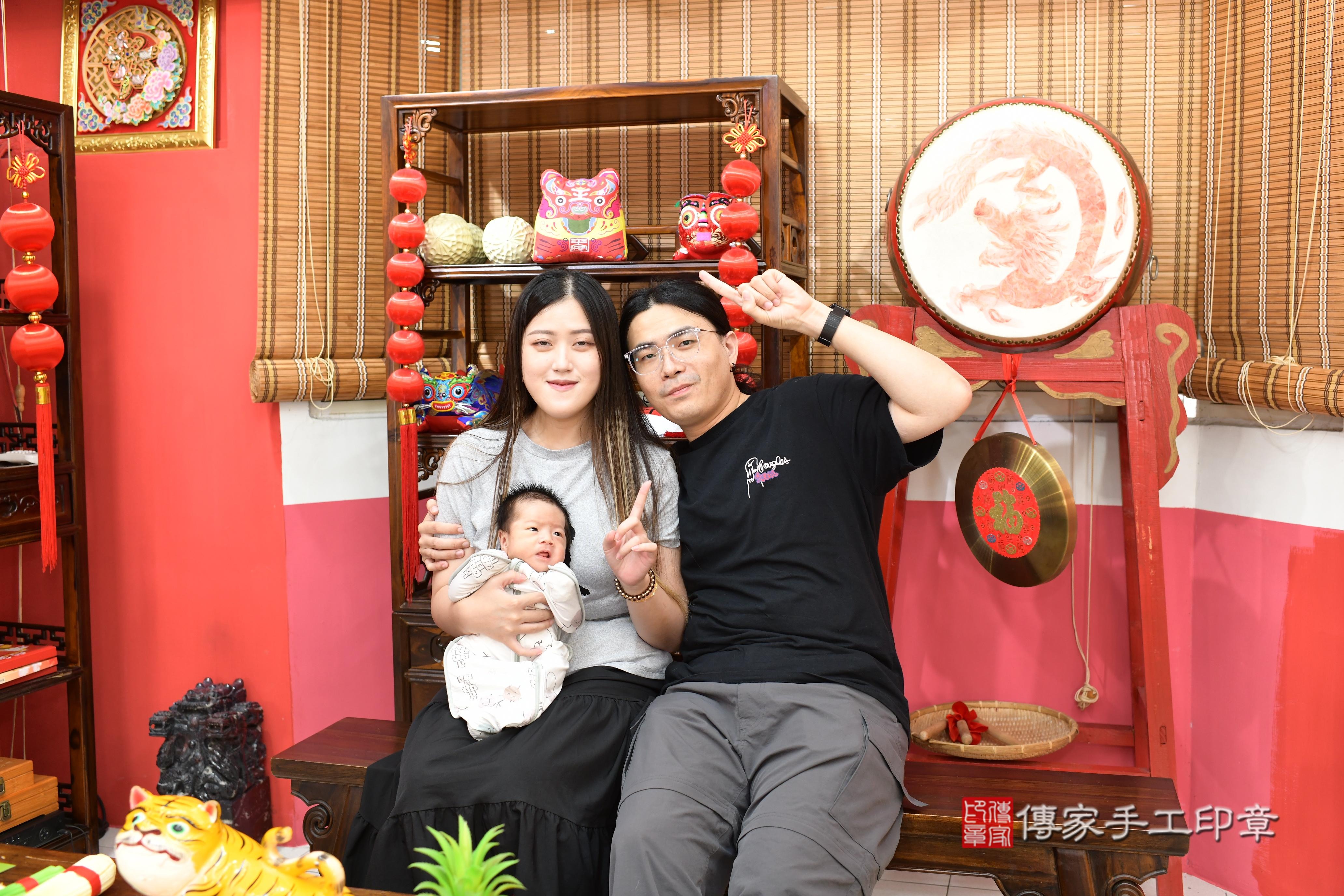 傳家手工印章高雄店、抓周、度脺、中國風會場、傳家嬰兒古禮、吉祥話、抓周道具物品24種、拍照。抓周證書。寶寶抓周、滿周歲、生日快樂、祝福