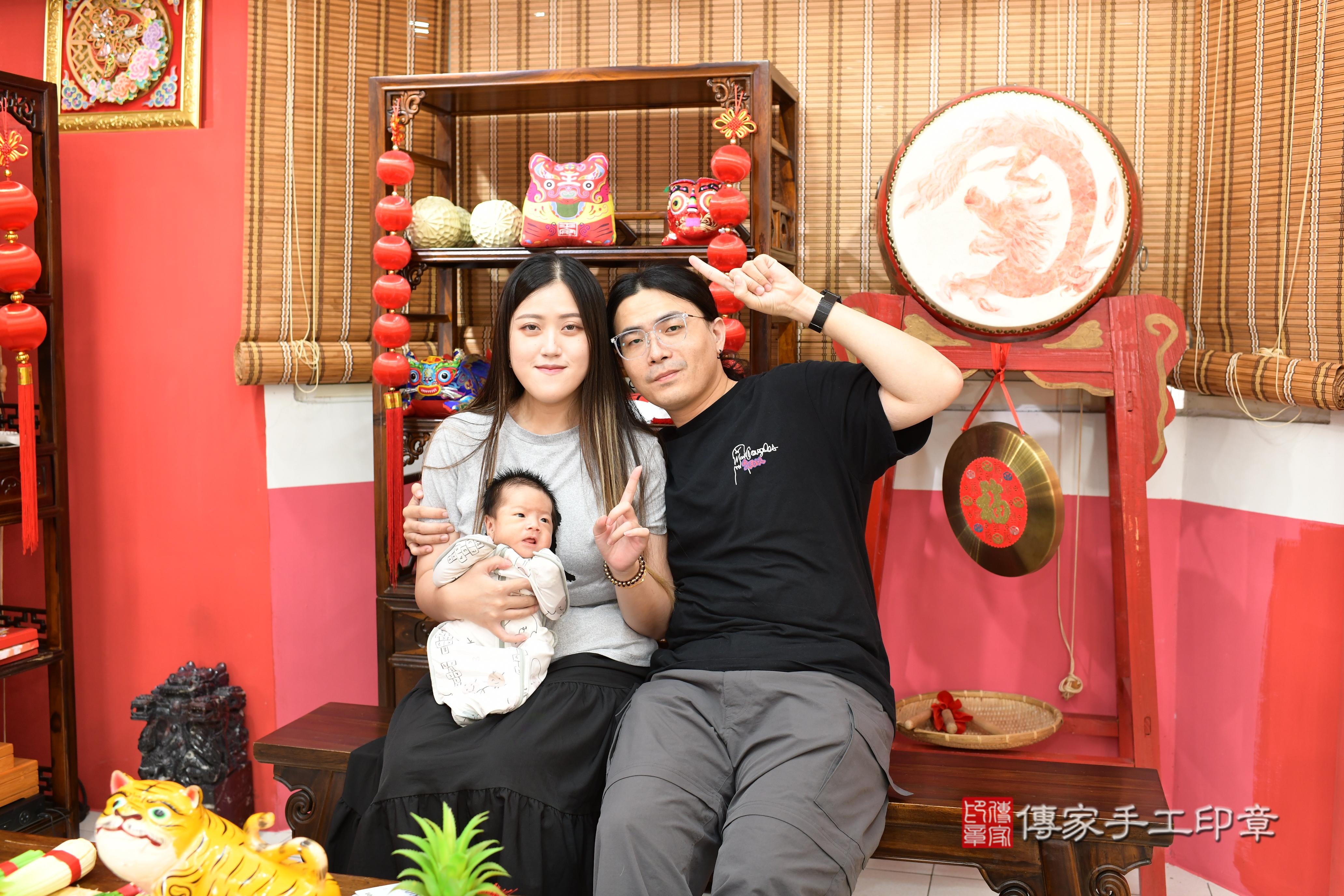 傳家手工印章高雄店、抓周、度脺、中國風會場、傳家嬰兒古禮、吉祥話、抓周道具物品24種、拍照。抓周證書。寶寶抓周、滿周歲、生日快樂、祝福