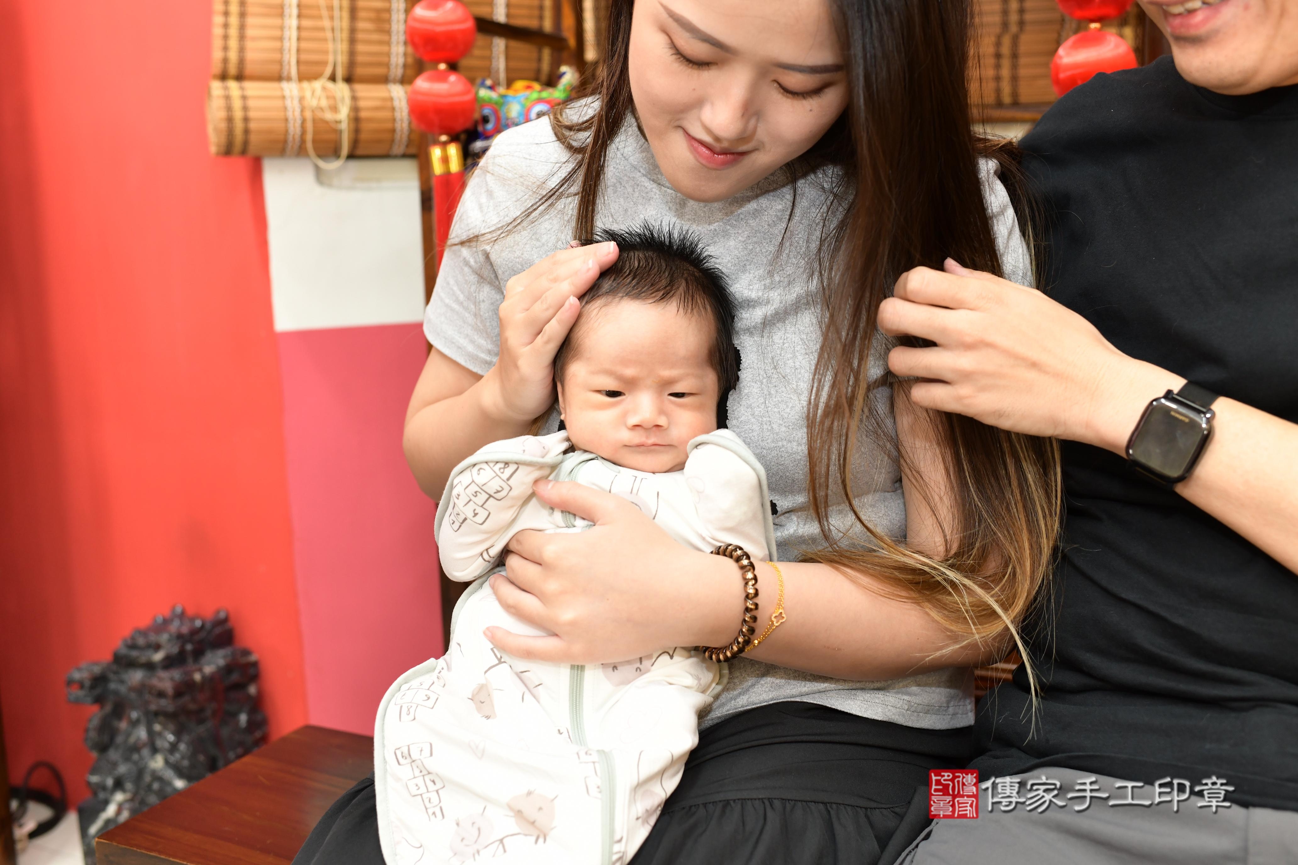 傳家手工印章高雄店、抓周、度脺、中國風會場、傳家嬰兒古禮、吉祥話、抓周道具物品24種、拍照。抓周證書。寶寶抓周、滿周歲、生日快樂、祝福
