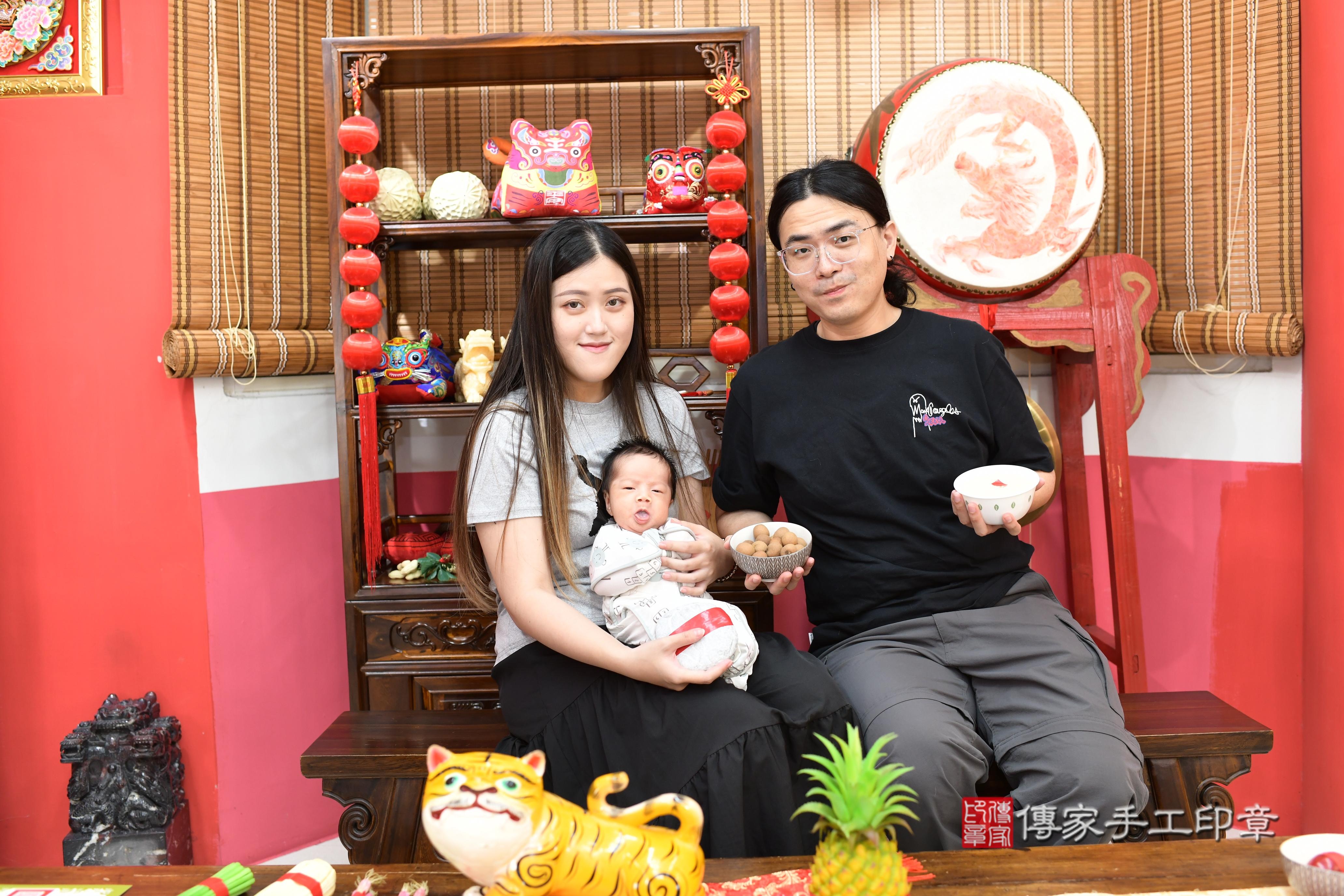 傳家手工印章高雄店、抓周、度脺、中國風會場、傳家嬰兒古禮、吉祥話、抓周道具物品24種、拍照。抓周證書。寶寶抓周、滿周歲、生日快樂、祝福