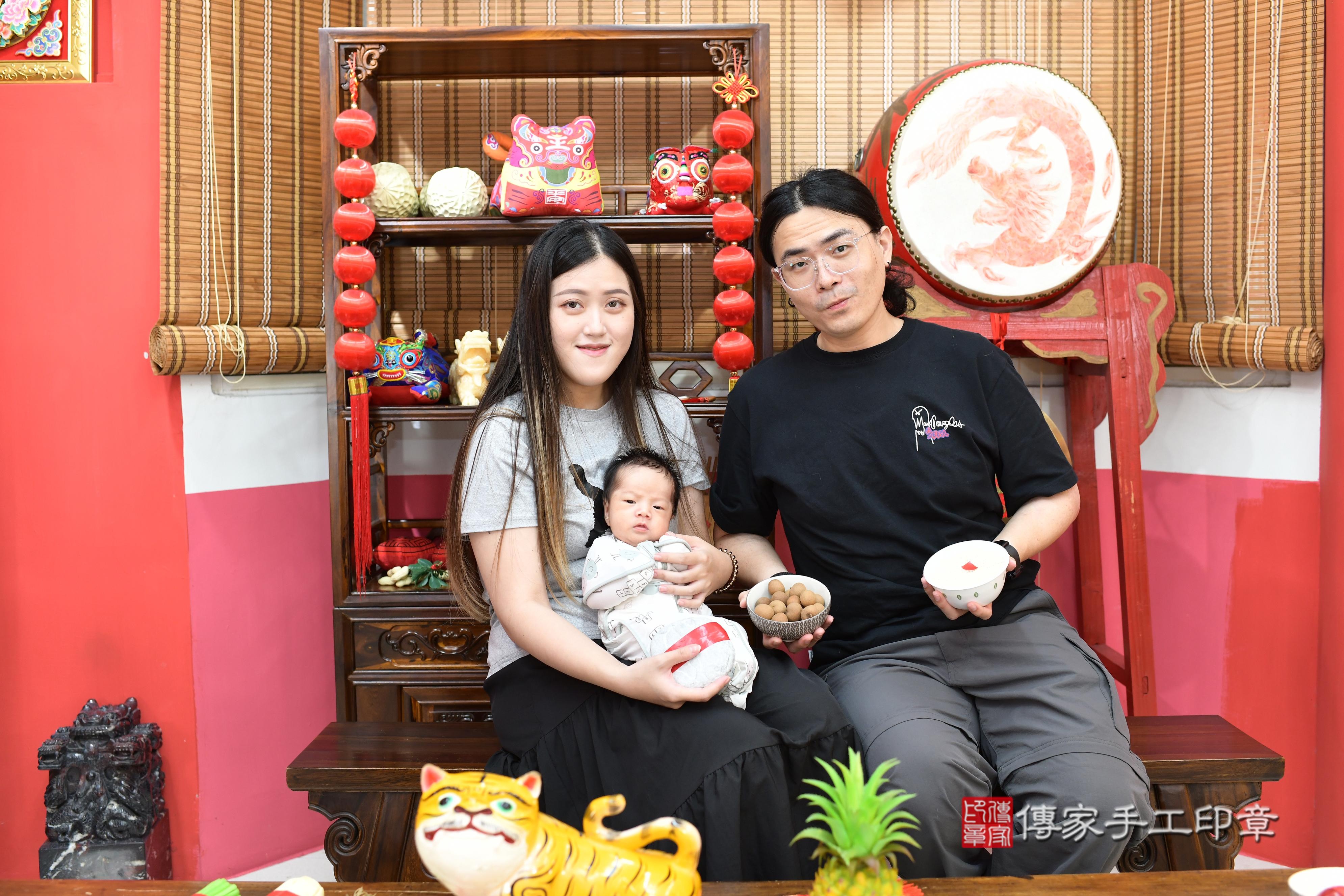 傳家手工印章高雄店、抓周、度脺、中國風會場、傳家嬰兒古禮、吉祥話、抓周道具物品24種、拍照。抓周證書。寶寶抓周、滿周歲、生日快樂、祝福