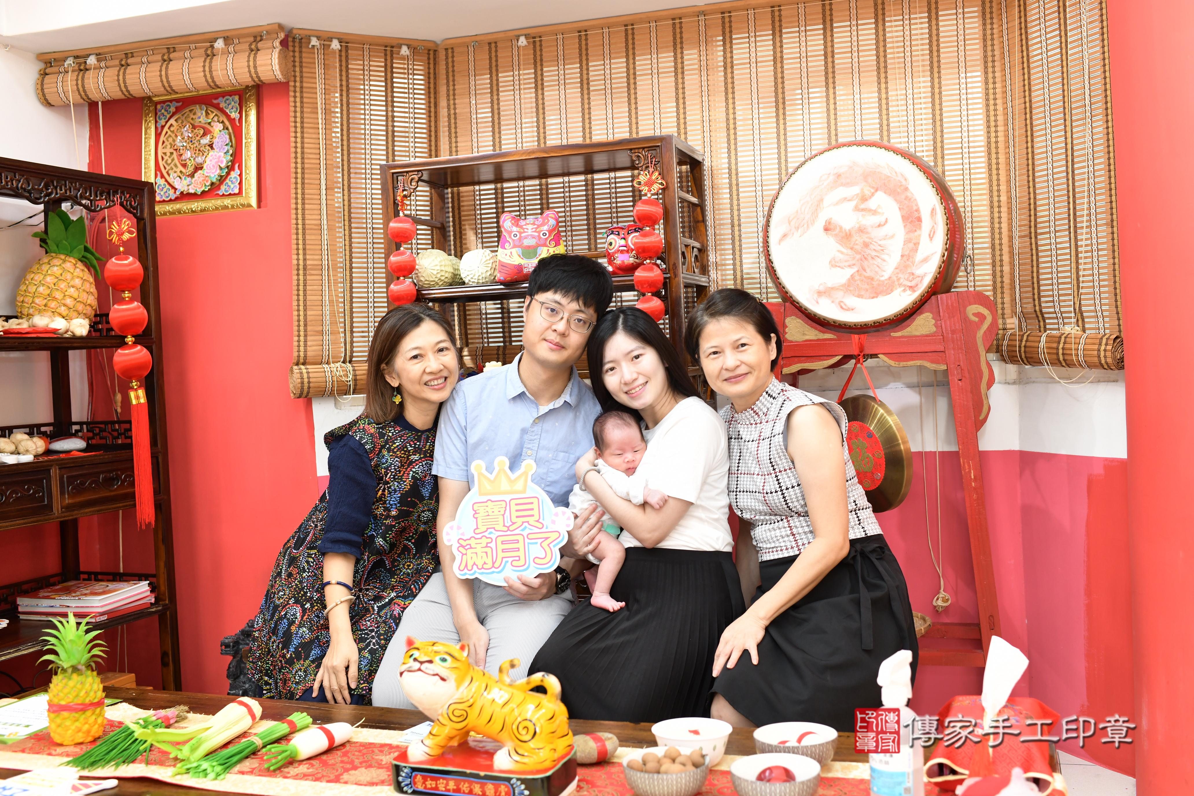 傳家手工印章高雄店、抓周、度脺、中國風會場、傳家嬰兒古禮、吉祥話、抓周道具物品24種、拍照。抓周證書。寶寶抓周、滿周歲、生日快樂、祝福 傳家手工印章高雄店、抓周、度脺、中國風會場、傳家嬰兒古禮、吉祥話、抓周道具物品24種、拍照。抓周證書。寶寶抓周、滿周歲、生日快樂、祝福