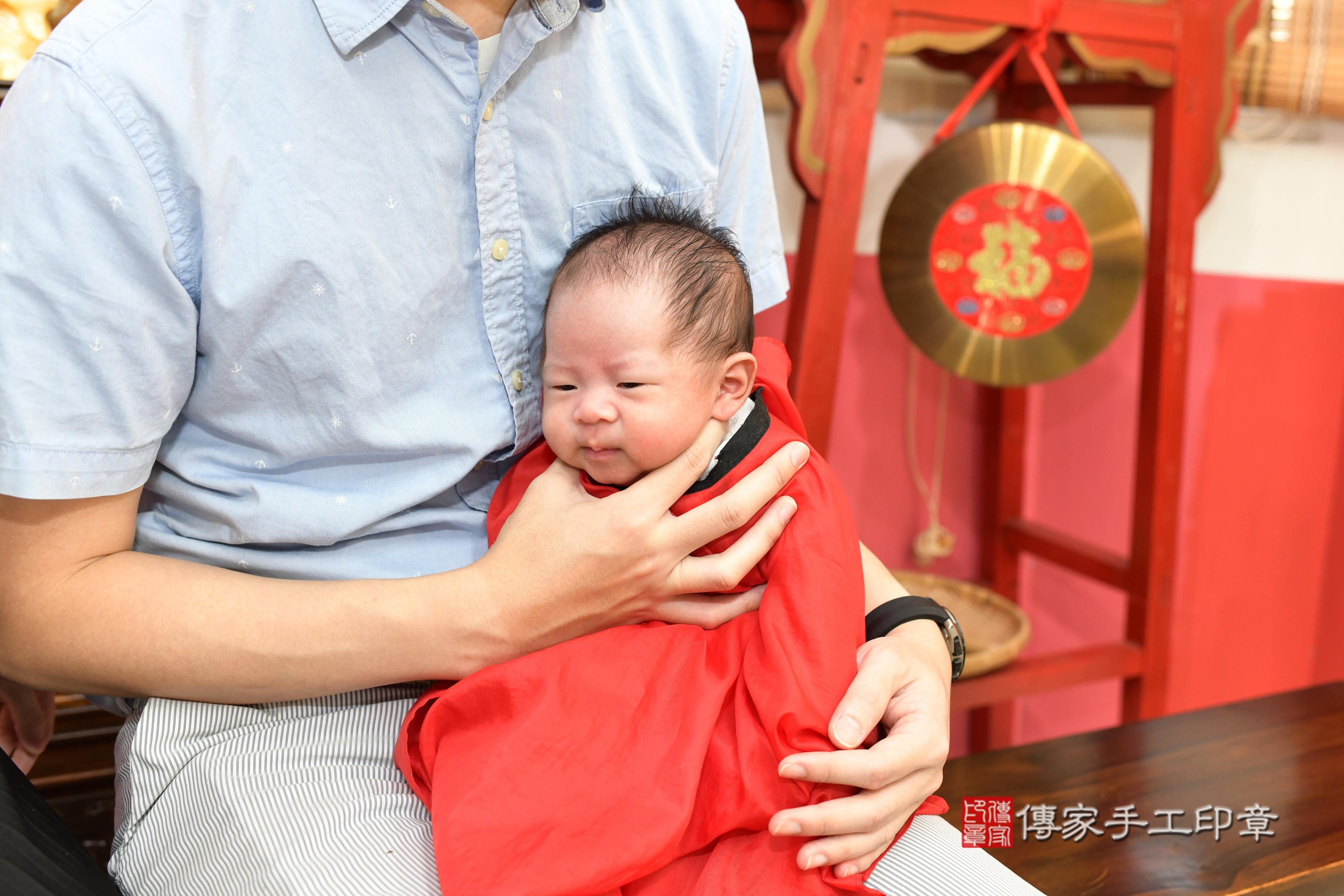 傳家手工印章高雄店、抓周、度脺、中國風會場、傳家嬰兒古禮、吉祥話、抓周道具物品24種、拍照。抓周證書。寶寶抓周、滿周歲、生日快樂、祝福