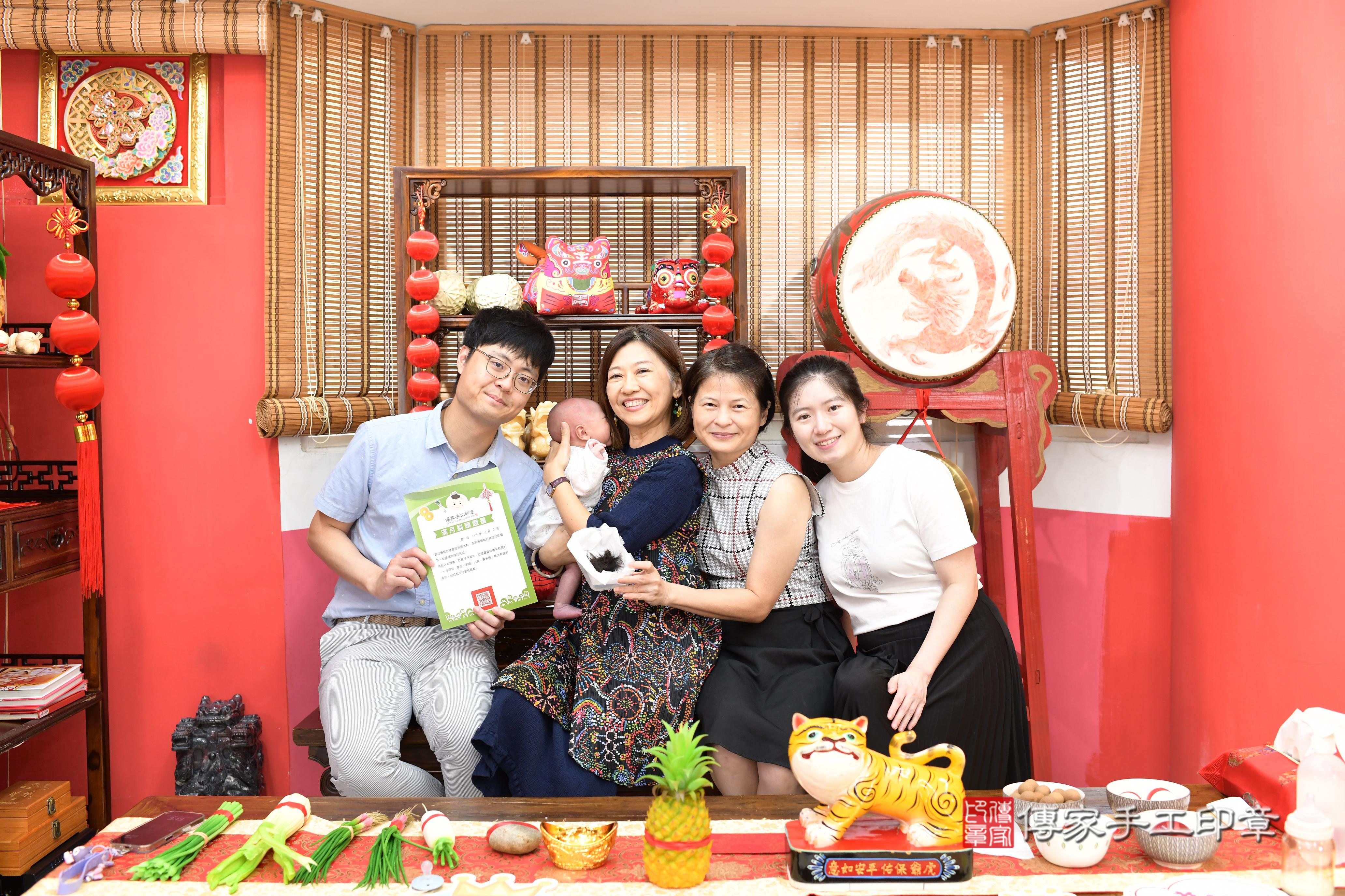 傳家手工印章高雄店、抓周、度脺、中國風會場、傳家嬰兒古禮、吉祥話、抓周道具物品24種、拍照。抓周證書。寶寶抓周、滿周歲、生日快樂、祝福 傳家手工印章高雄店、抓周、度脺、中國風會場、傳家嬰兒古禮、吉祥話、抓周道具物品24種、拍照。抓周證書。寶寶抓周、滿周歲、生日快樂、祝福