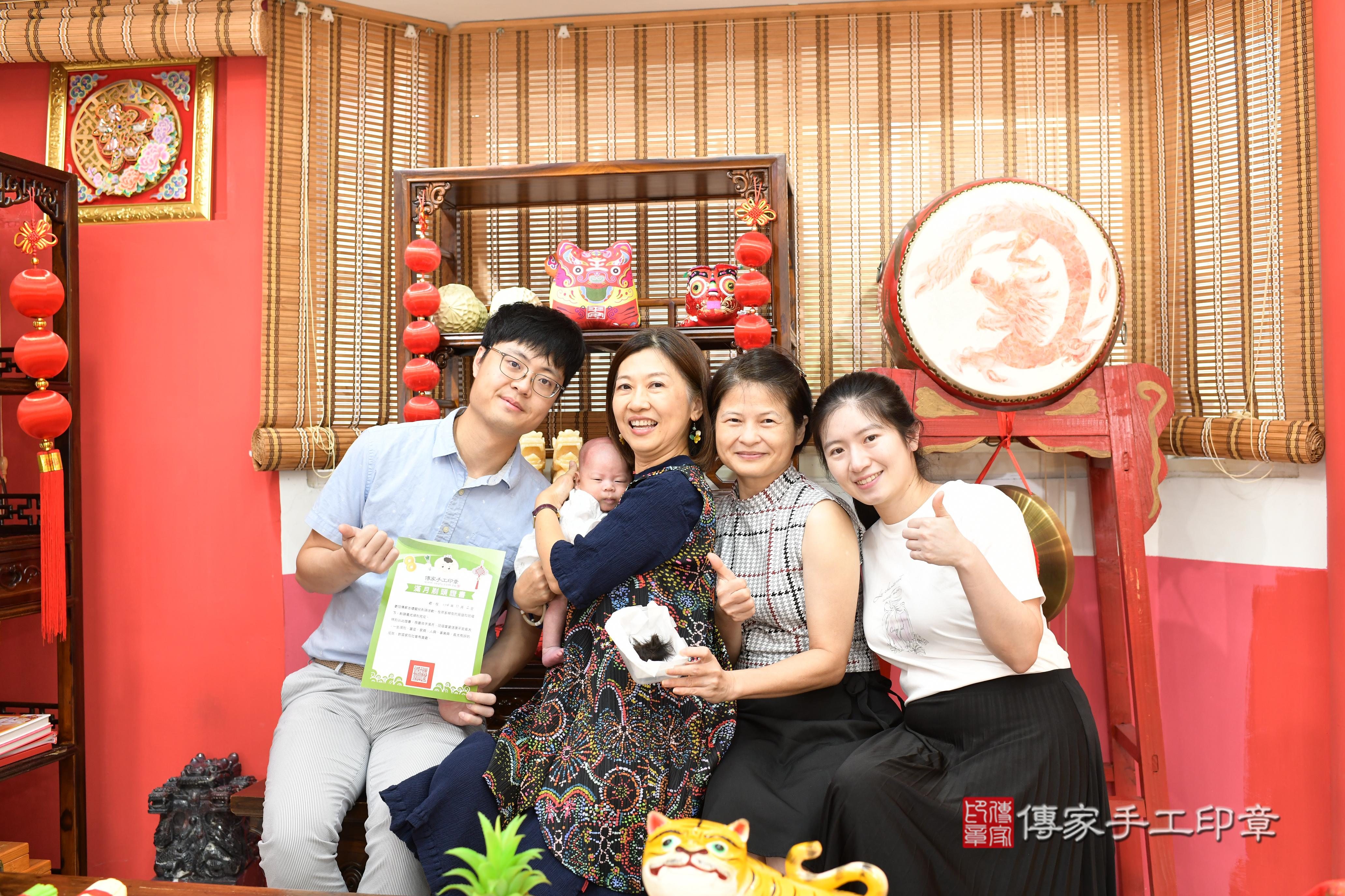 傳家手工印章高雄店、抓周、度脺、中國風會場、傳家嬰兒古禮、吉祥話、抓周道具物品24種、拍照。抓周證書。寶寶抓周、滿周歲、生日快樂、祝福 傳家手工印章高雄店、抓周、度脺、中國風會場、傳家嬰兒古禮、吉祥話、抓周道具物品24種、拍照。抓周證書。寶寶抓周、滿周歲、生日快樂、祝福