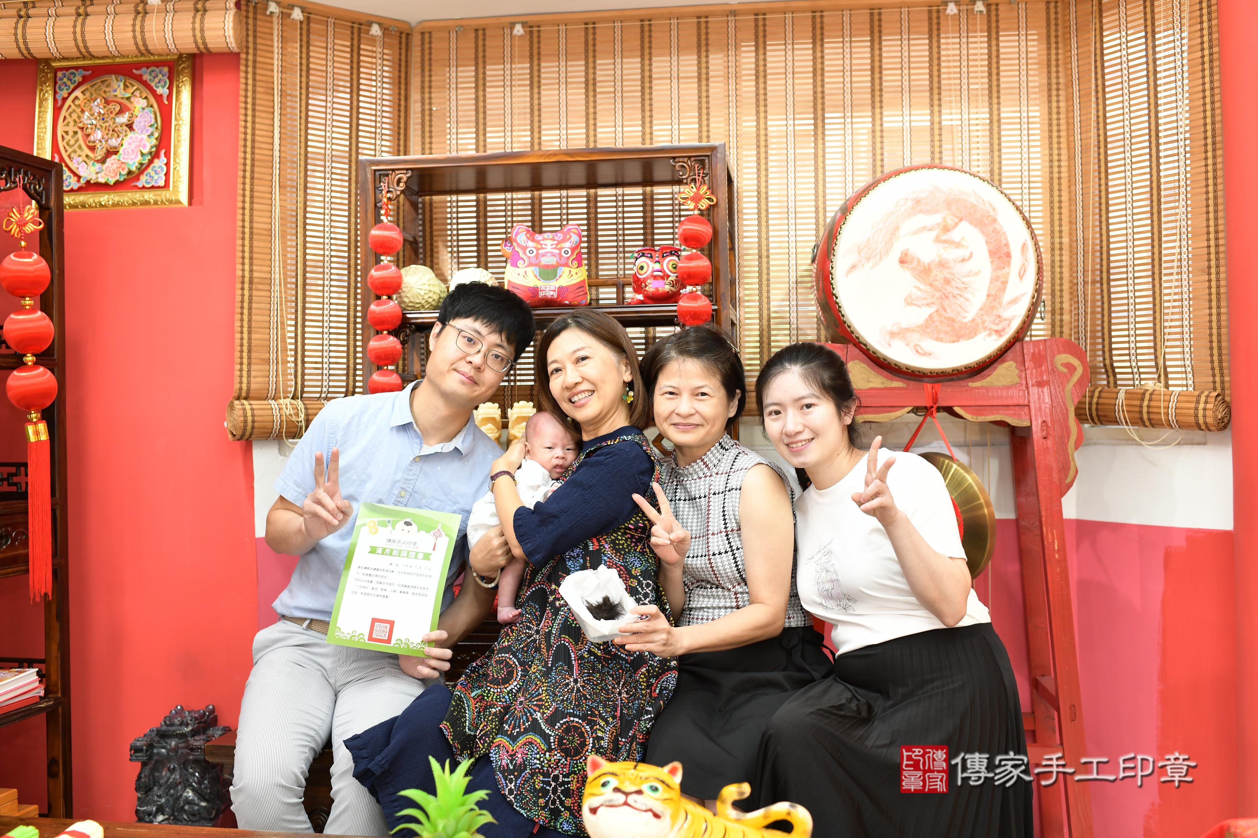 傳家手工印章高雄店、抓周、度脺、中國風會場、傳家嬰兒古禮、吉祥話、抓周道具物品24種、拍照。抓周證書。寶寶抓周、滿周歲、生日快樂、祝福 傳家手工印章高雄店、抓周、度脺、中國風會場、傳家嬰兒古禮、吉祥話、抓周道具物品24種、拍照。抓周證書。寶寶抓周、滿周歲、生日快樂、祝福