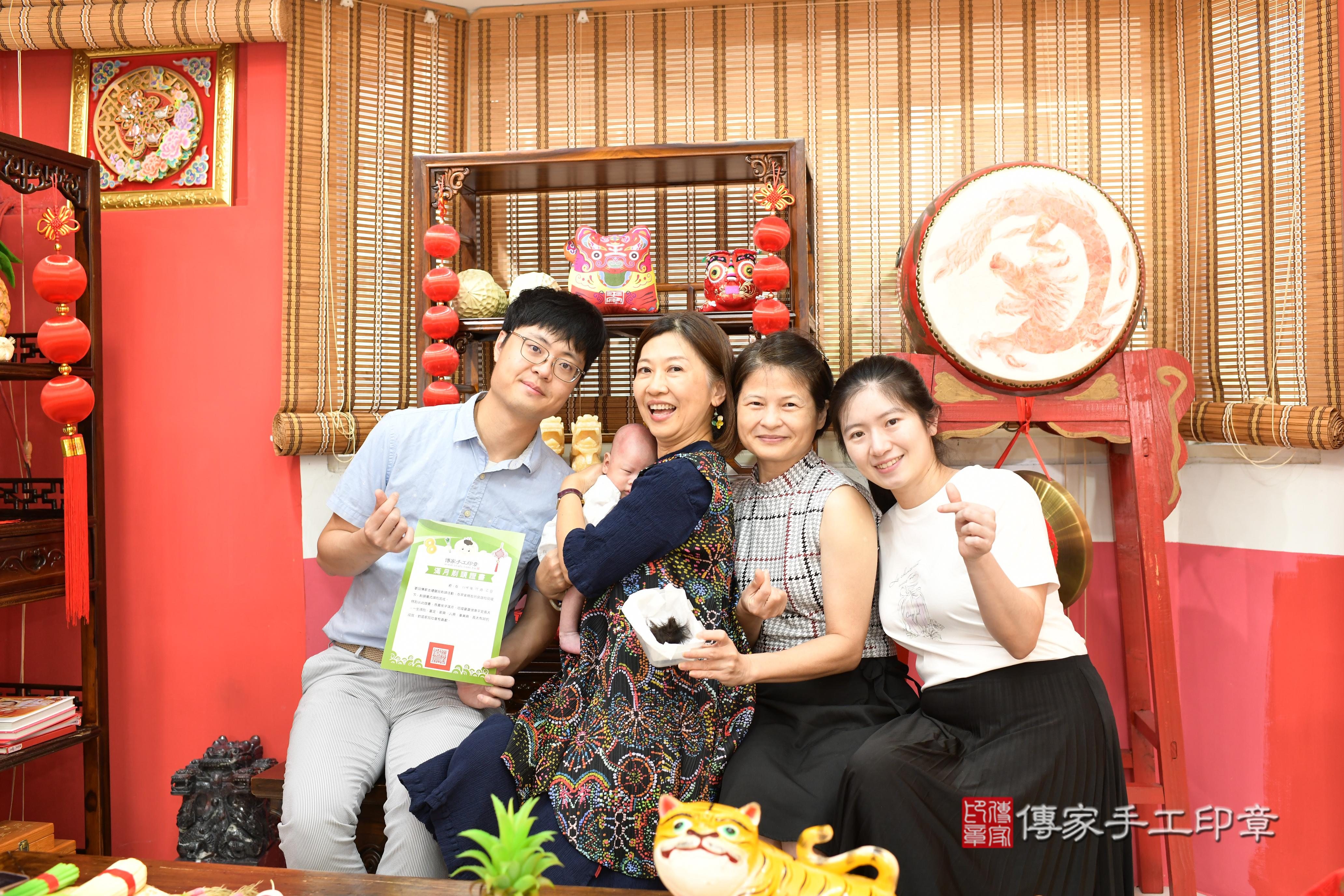 傳家手工印章高雄店、抓周、度脺、中國風會場、傳家嬰兒古禮、吉祥話、抓周道具物品24種、拍照。抓周證書。寶寶抓周、滿周歲、生日快樂、祝福 傳家手工印章高雄店、抓周、度脺、中國風會場、傳家嬰兒古禮、吉祥話、抓周道具物品24種、拍照。抓周證書。寶寶抓周、滿周歲、生日快樂、祝福