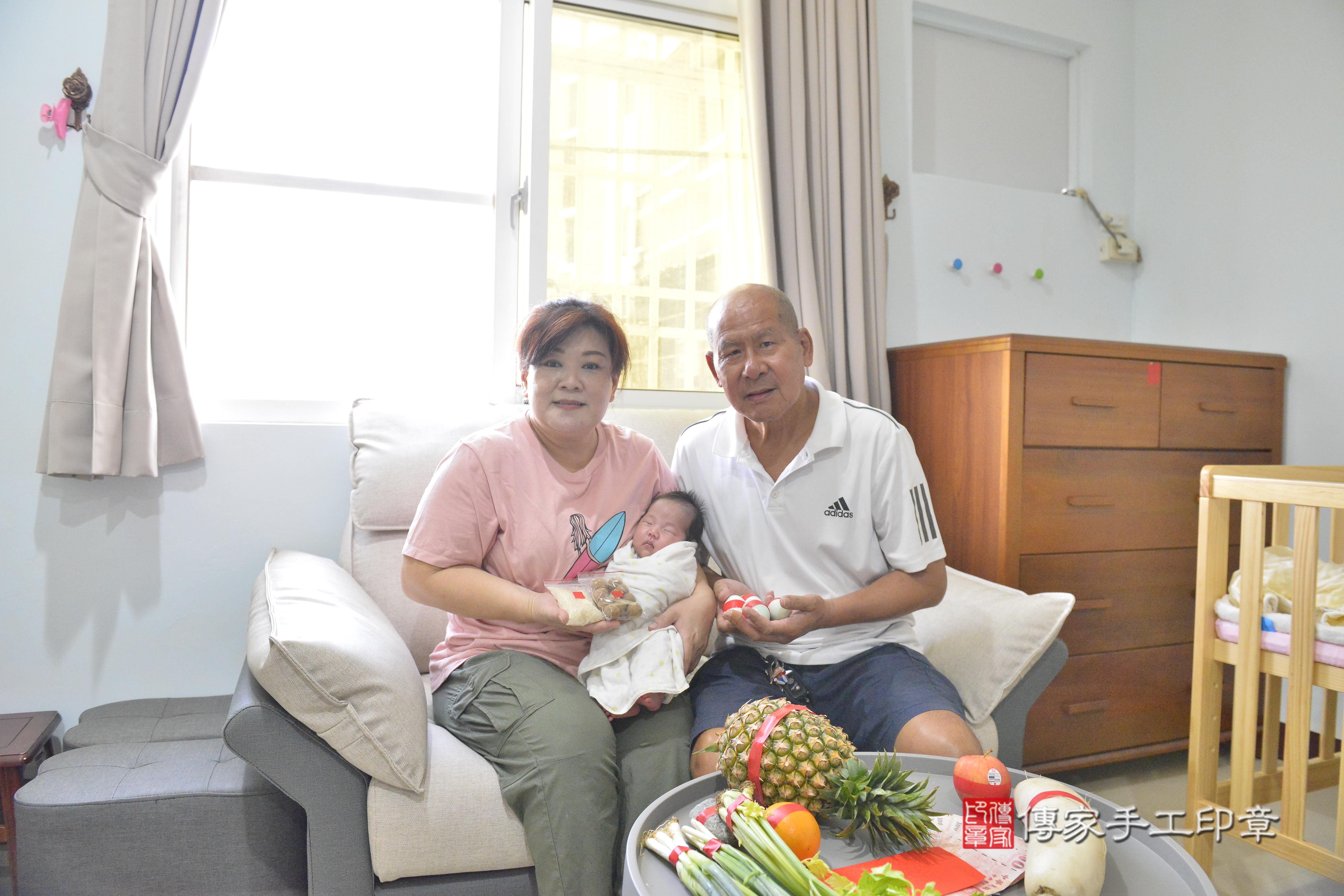 傳家手工印章高雄店、抓周、度脺、中國風會場、傳家嬰兒古禮、吉祥話、抓周道具物品24種、拍照。抓周證書。寶寶抓周、滿周歲、生日快樂、祝福 傳家手工印章高雄店、抓周、度脺、中國風會場、傳家嬰兒古禮、吉祥話、抓周道具物品24種、拍照。抓周證書。寶寶抓周、滿周歲、生日快樂、祝福