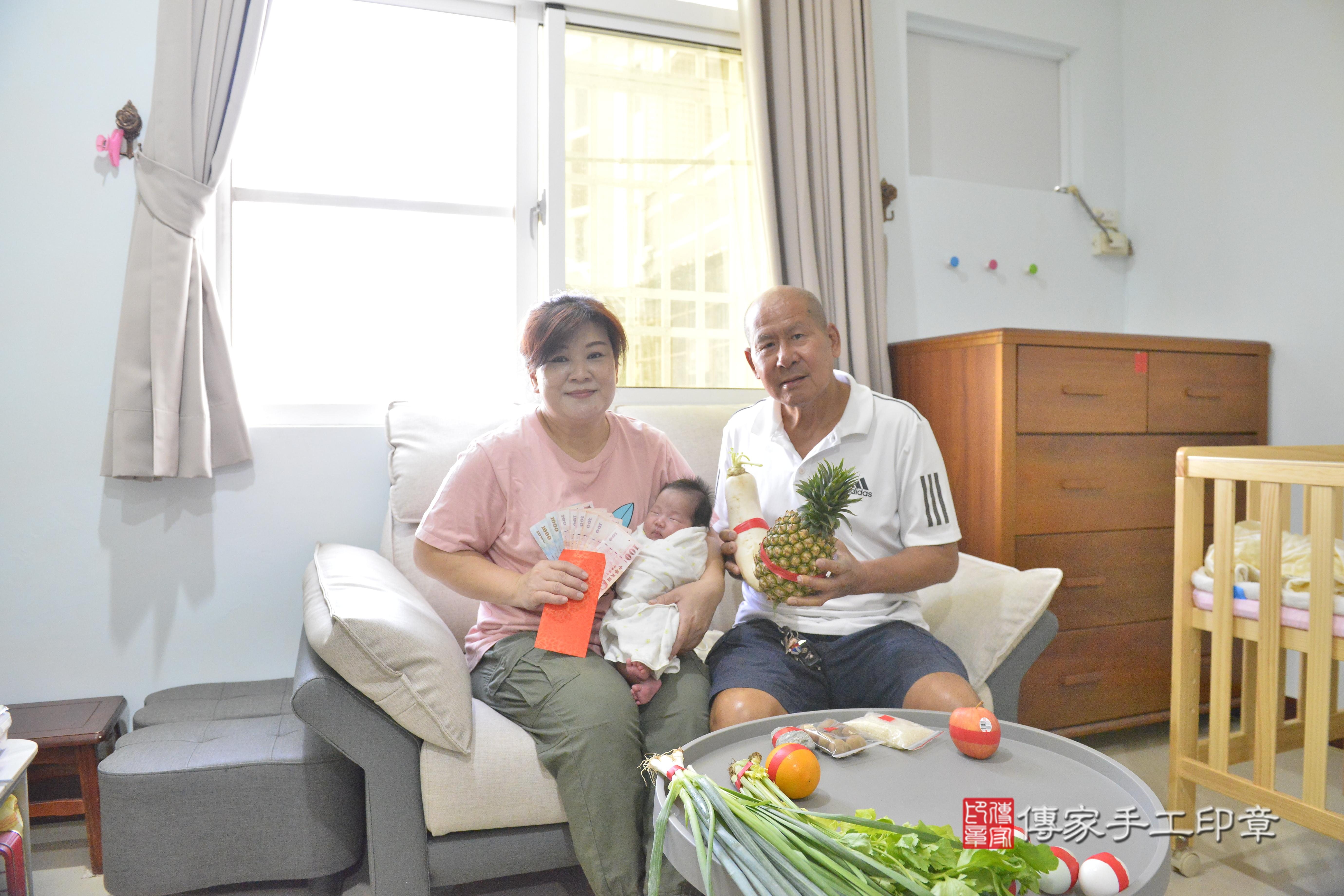 傳家手工印章高雄店、抓周、度脺、中國風會場、傳家嬰兒古禮、吉祥話、抓周道具物品24種、拍照。抓周證書。寶寶抓周、滿周歲、生日快樂、祝福 傳家手工印章高雄店、抓周、度脺、中國風會場、傳家嬰兒古禮、吉祥話、抓周道具物品24種、拍照。抓周證書。寶寶抓周、滿周歲、生日快樂、祝福