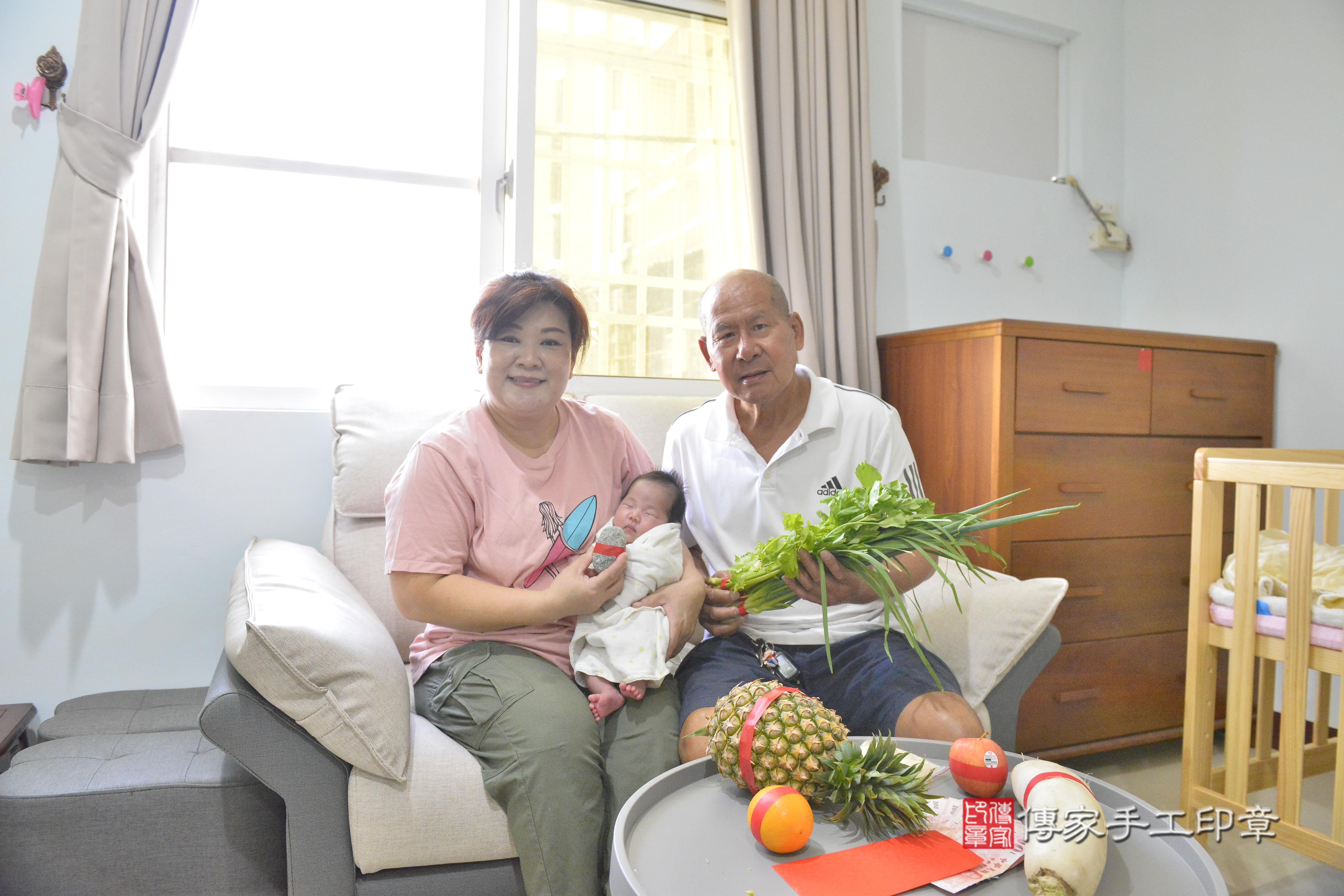 傳家手工印章高雄店、抓周、度脺、中國風會場、傳家嬰兒古禮、吉祥話、抓周道具物品24種、拍照。抓周證書。寶寶抓周、滿周歲、生日快樂、祝福 傳家手工印章高雄店、抓周、度脺、中國風會場、傳家嬰兒古禮、吉祥話、抓周道具物品24種、拍照。抓周證書。寶寶抓周、滿周歲、生日快樂、祝福