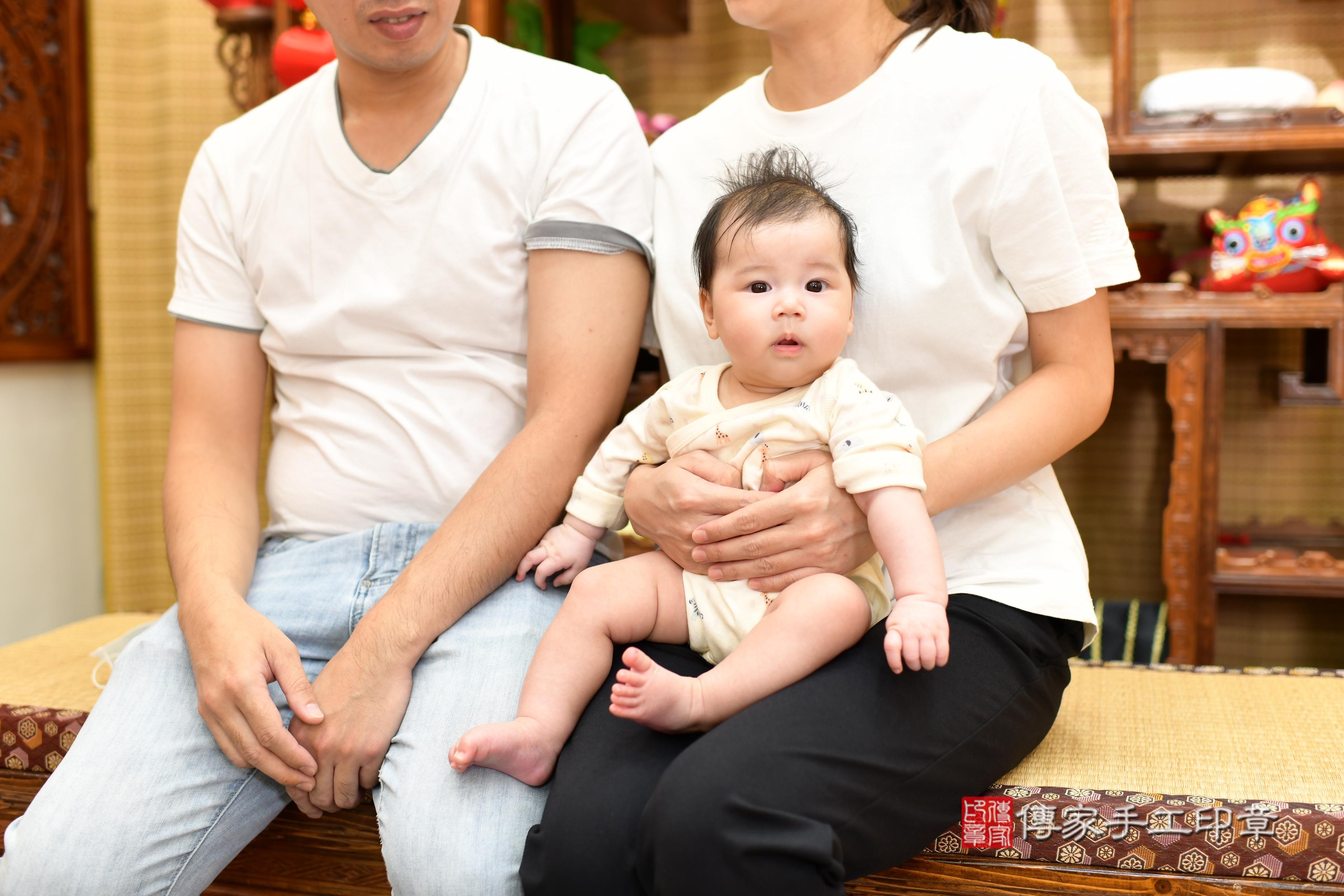 傳家手工印章高雄店、抓周、度脺、中國風會場、傳家嬰兒古禮、吉祥話、抓周道具物品24種、拍照。抓周證書。寶寶抓周、滿周歲、生日快樂、祝福 傳家手工印章高雄店、抓周、度脺、中國風會場、傳家嬰兒古禮、吉祥話、抓周道具物品24種、拍照。抓周證書。寶寶抓周、滿周歲、生日快樂、祝福