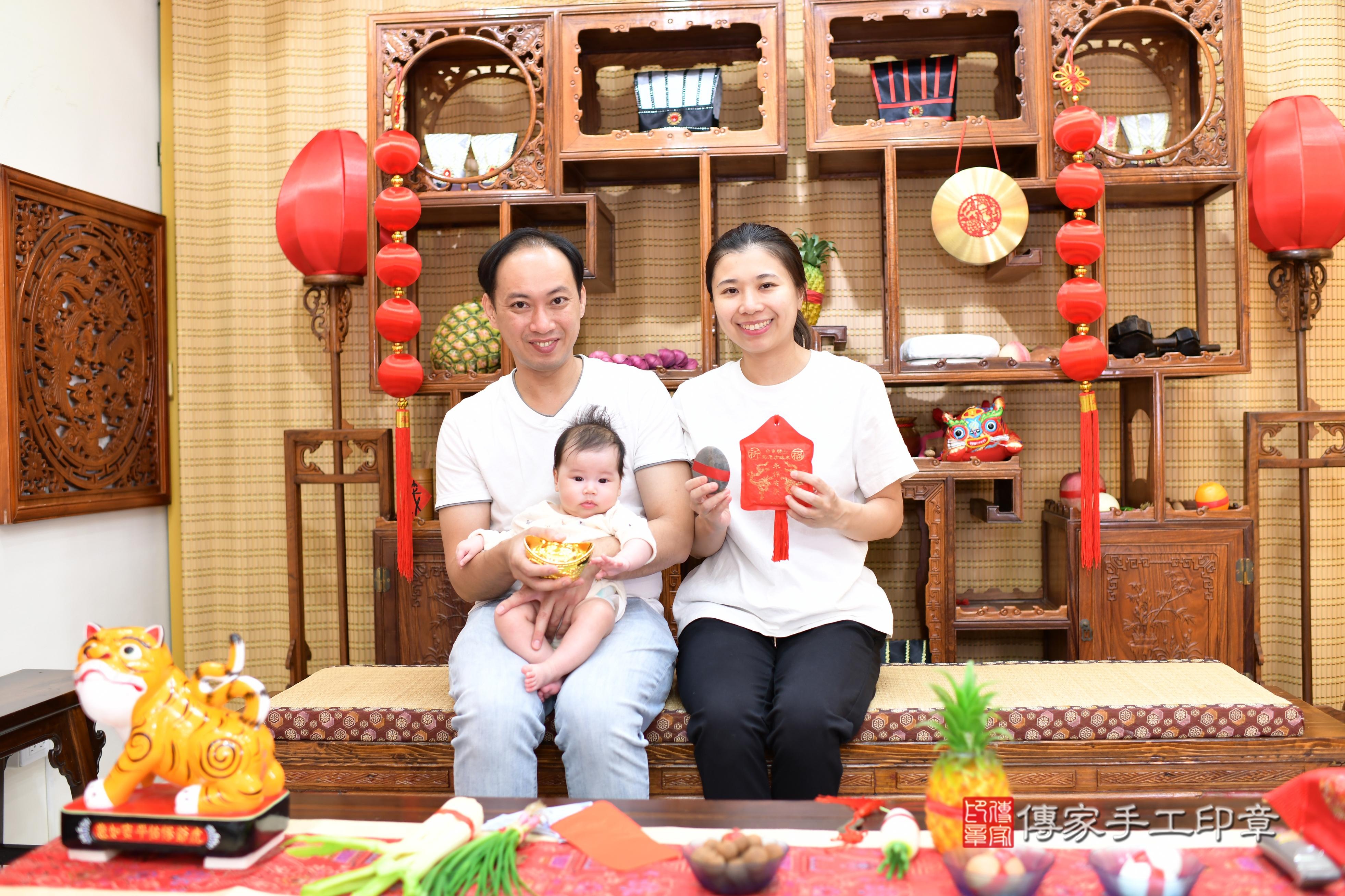 傳家手工印章高雄店、抓周、度脺、中國風會場、傳家嬰兒古禮、吉祥話、抓周道具物品24種、拍照。抓周證書。寶寶抓周、滿周歲、生日快樂、祝福 傳家手工印章高雄店、抓周、度脺、中國風會場、傳家嬰兒古禮、吉祥話、抓周道具物品24種、拍照。抓周證書。寶寶抓周、滿周歲、生日快樂、祝福