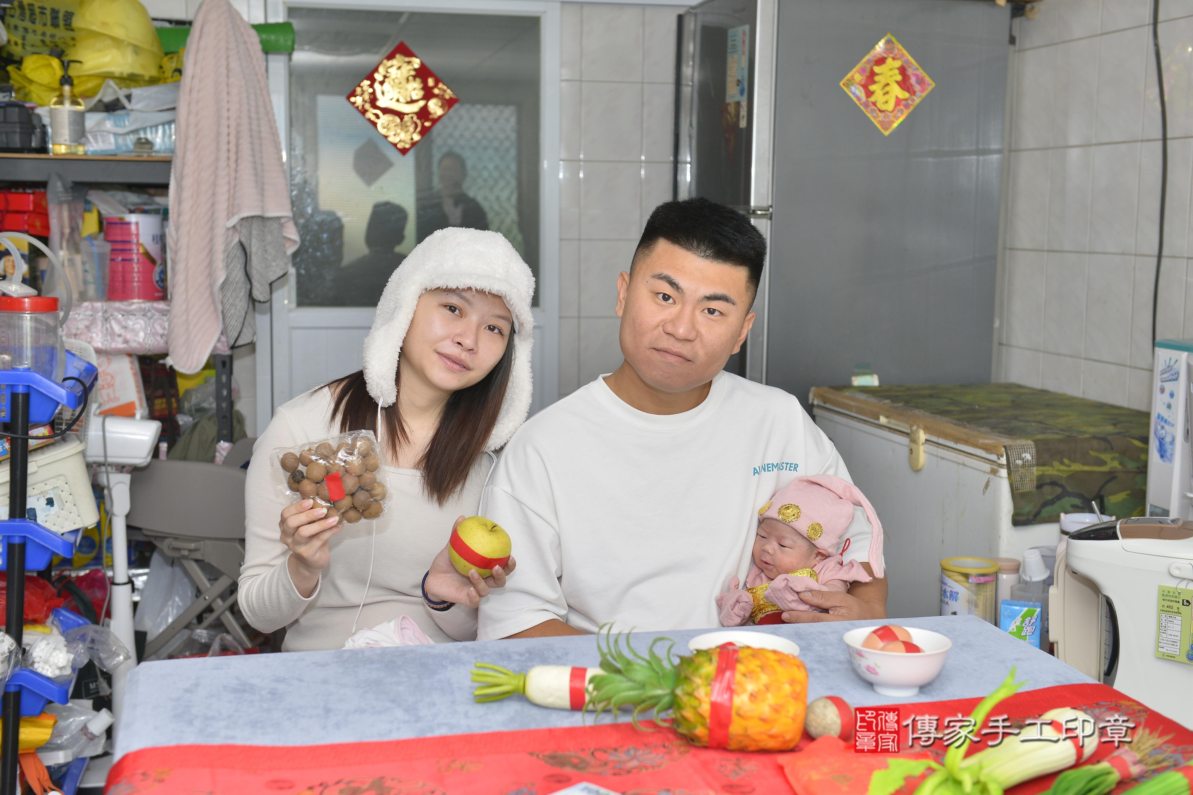 傳家手工印章高雄店、抓周、度脺、中國風會場、傳家嬰兒古禮、吉祥話、抓周道具物品24種、拍照。抓周證書。寶寶抓周、滿周歲、生日快樂、祝福 傳家手工印章高雄店、抓周、度脺、中國風會場、傳家嬰兒古禮、吉祥話、抓周道具物品24種、拍照。抓周證書。寶寶抓周、滿周歲、生日快樂、祝福