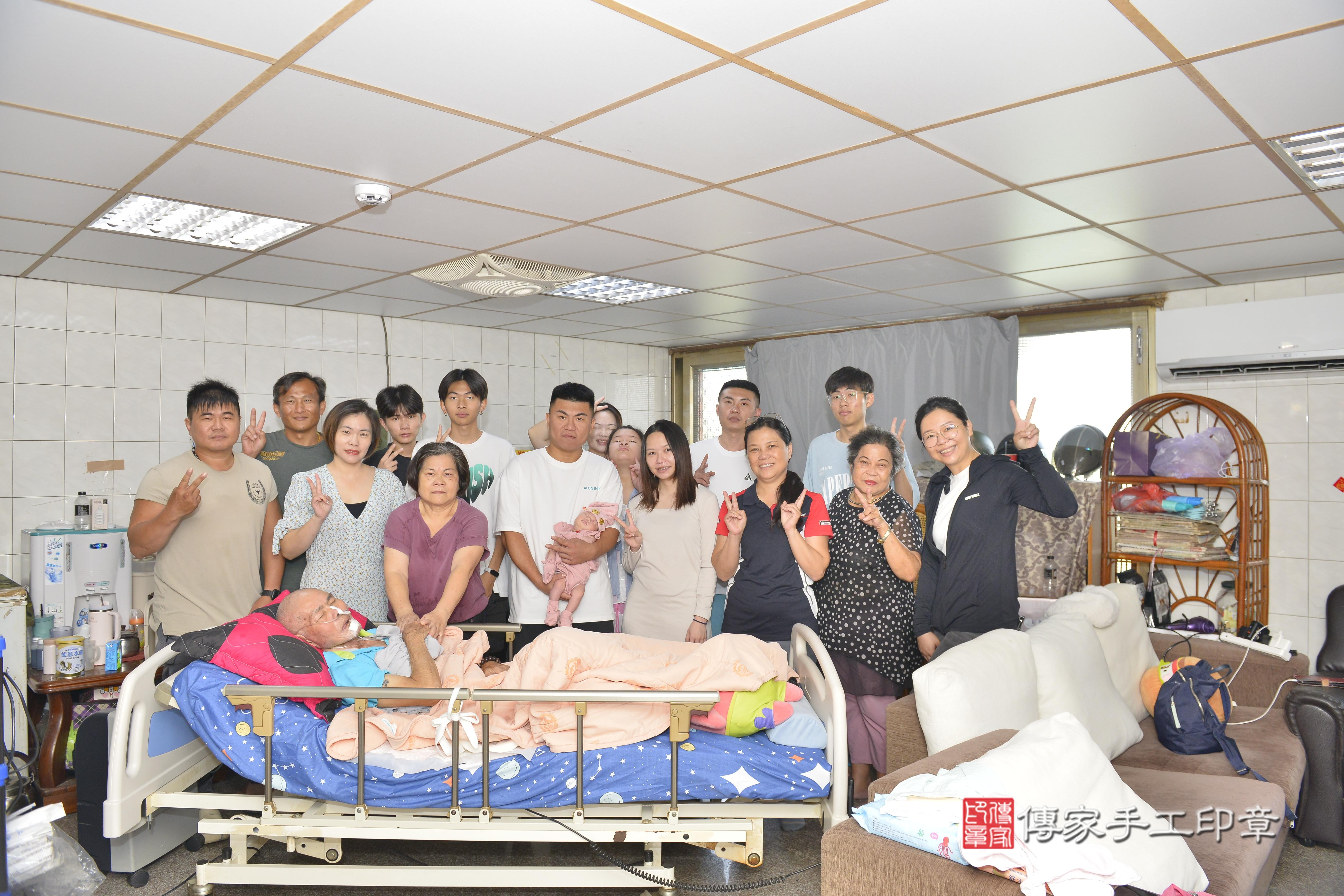 傳家手工印章高雄店、抓周、度脺、中國風會場、傳家嬰兒古禮、吉祥話、抓周道具物品24種、拍照。抓周證書。寶寶抓周、滿周歲、生日快樂、祝福 傳家手工印章高雄店、抓周、度脺、中國風會場、傳家嬰兒古禮、吉祥話、抓周道具物品24種、拍照。抓周證書。寶寶抓周、滿周歲、生日快樂、祝福