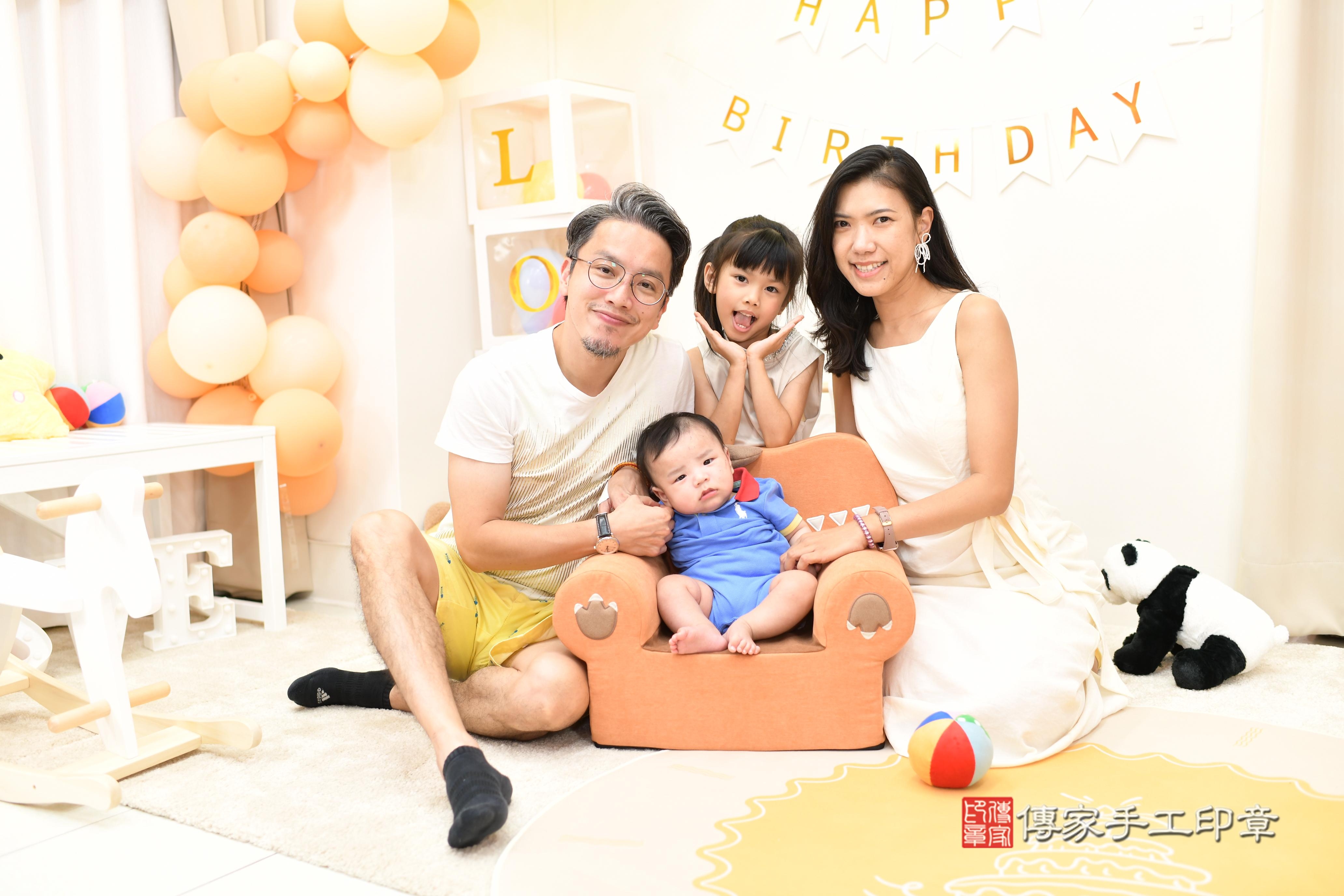 傳家手工印章高雄店、抓周、度脺、中國風會場、傳家嬰兒古禮、吉祥話、抓周道具物品24種、拍照。抓周證書。寶寶抓周、滿周歲、生日快樂、祝福