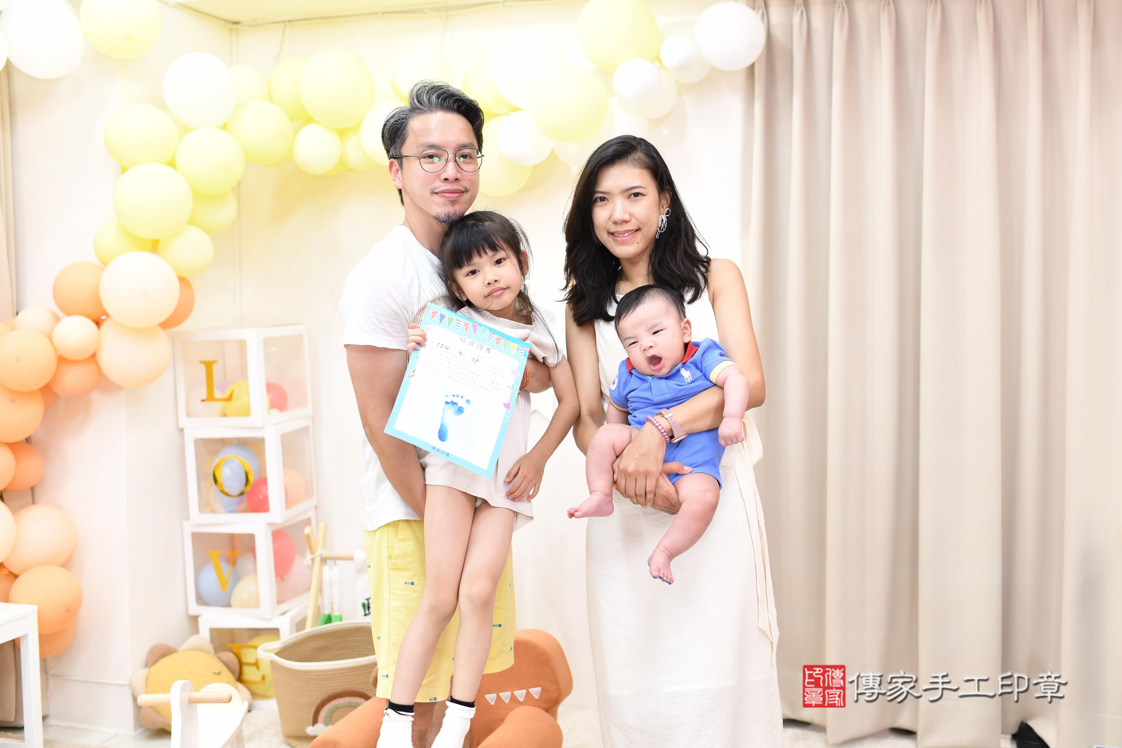 傳家手工印章高雄店、抓周、度脺、中國風會場、傳家嬰兒古禮、吉祥話、抓周道具物品24種、拍照。抓周證書。寶寶抓周、滿周歲、生日快樂、祝福