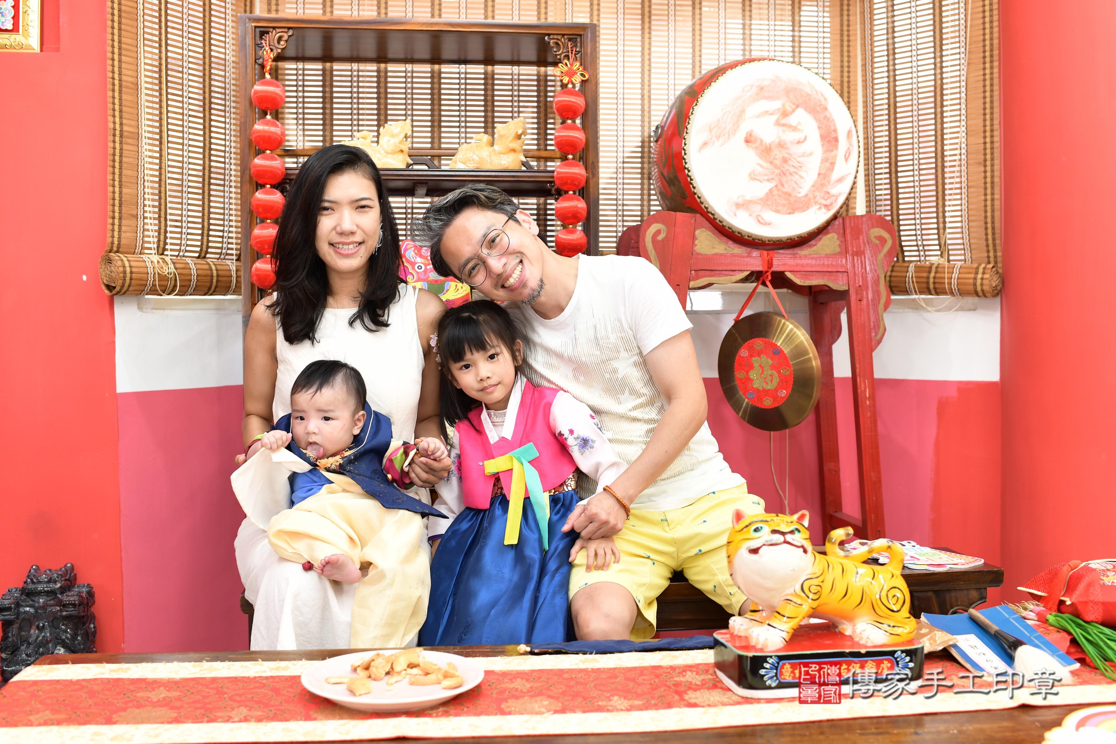 傳家手工印章高雄店、抓周、度脺、中國風會場、傳家嬰兒古禮、吉祥話、抓周道具物品24種、拍照。抓周證書。寶寶抓周、滿周歲、生日快樂、祝福