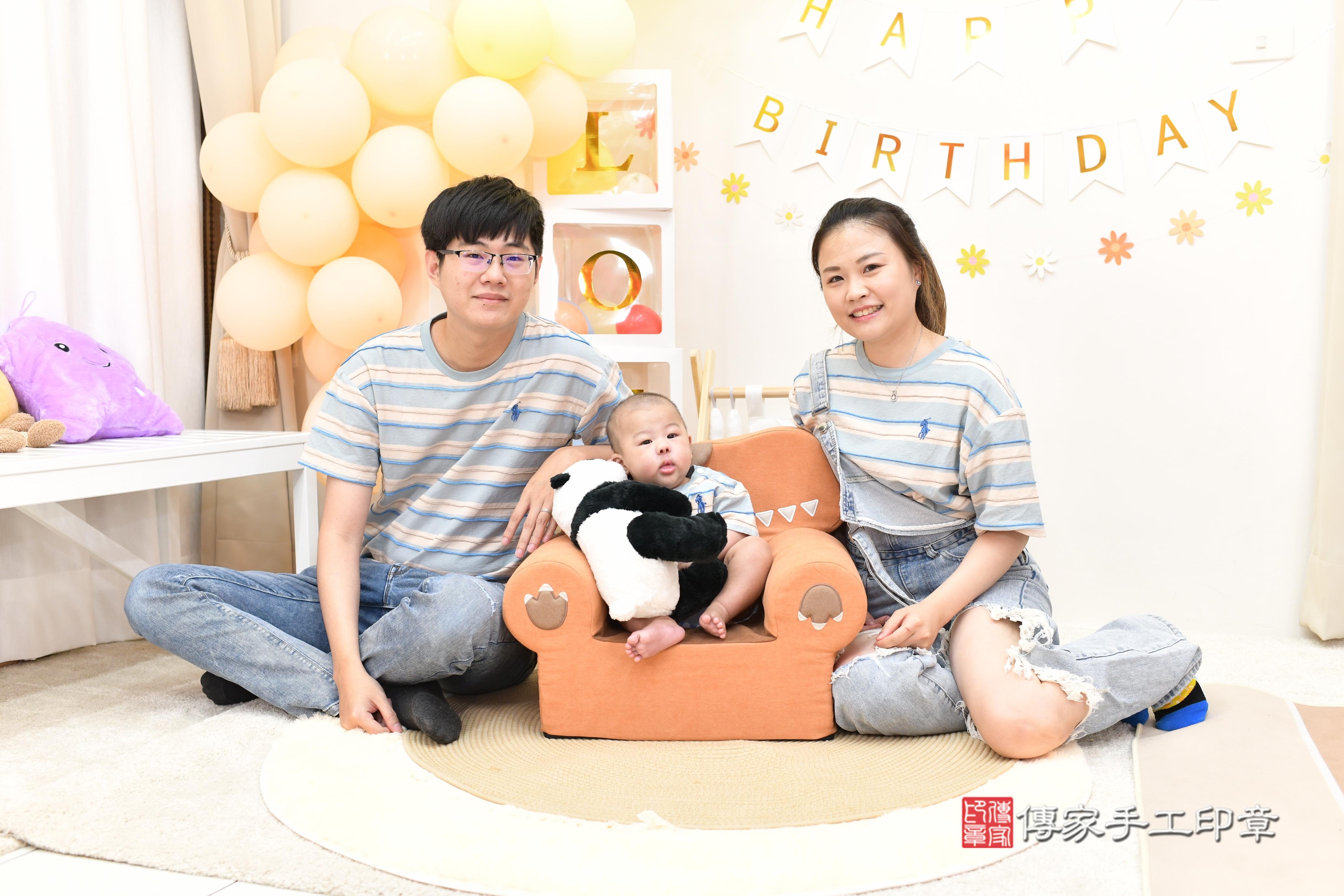 傳家手工印章高雄店、抓周、度脺、中國風會場、傳家嬰兒古禮、吉祥話、抓周道具物品24種、拍照。抓周證書。寶寶抓周、滿周歲、生日快樂、祝福