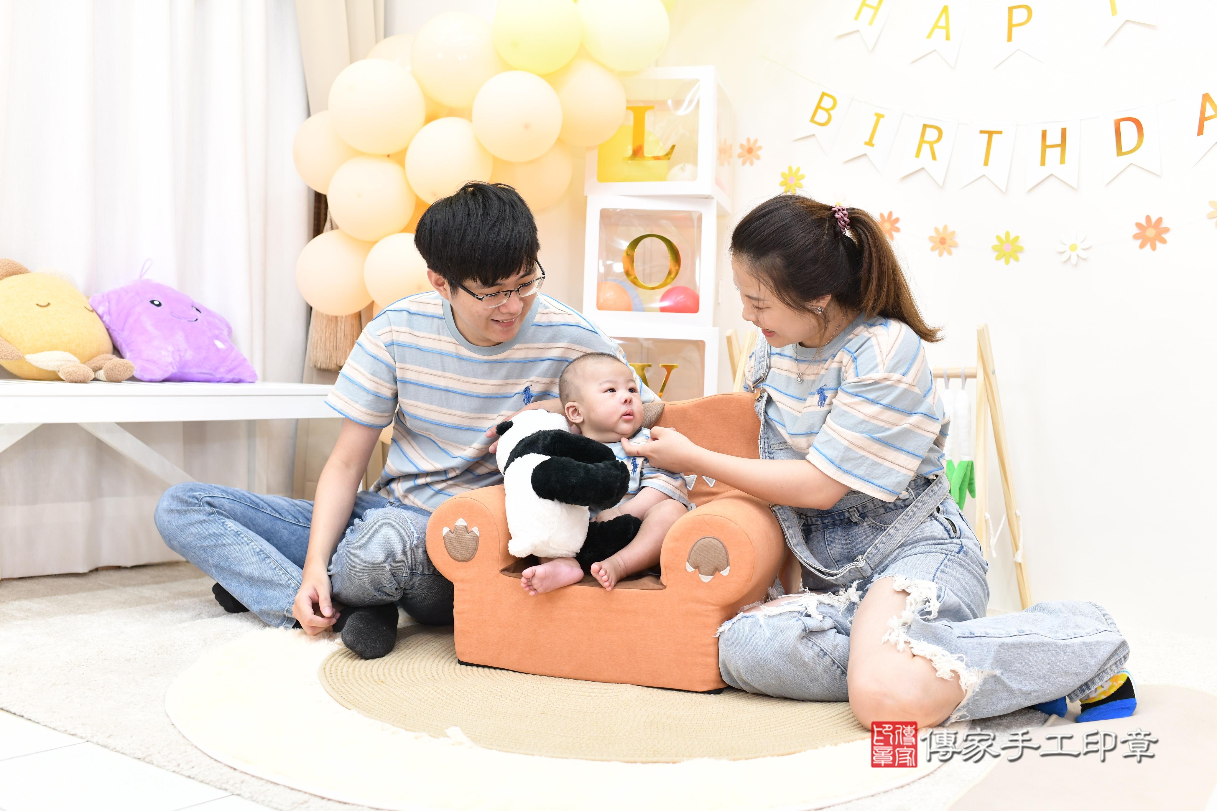 傳家手工印章高雄店、抓周、度脺、中國風會場、傳家嬰兒古禮、吉祥話、抓周道具物品24種、拍照。抓周證書。寶寶抓周、滿周歲、生日快樂、祝福